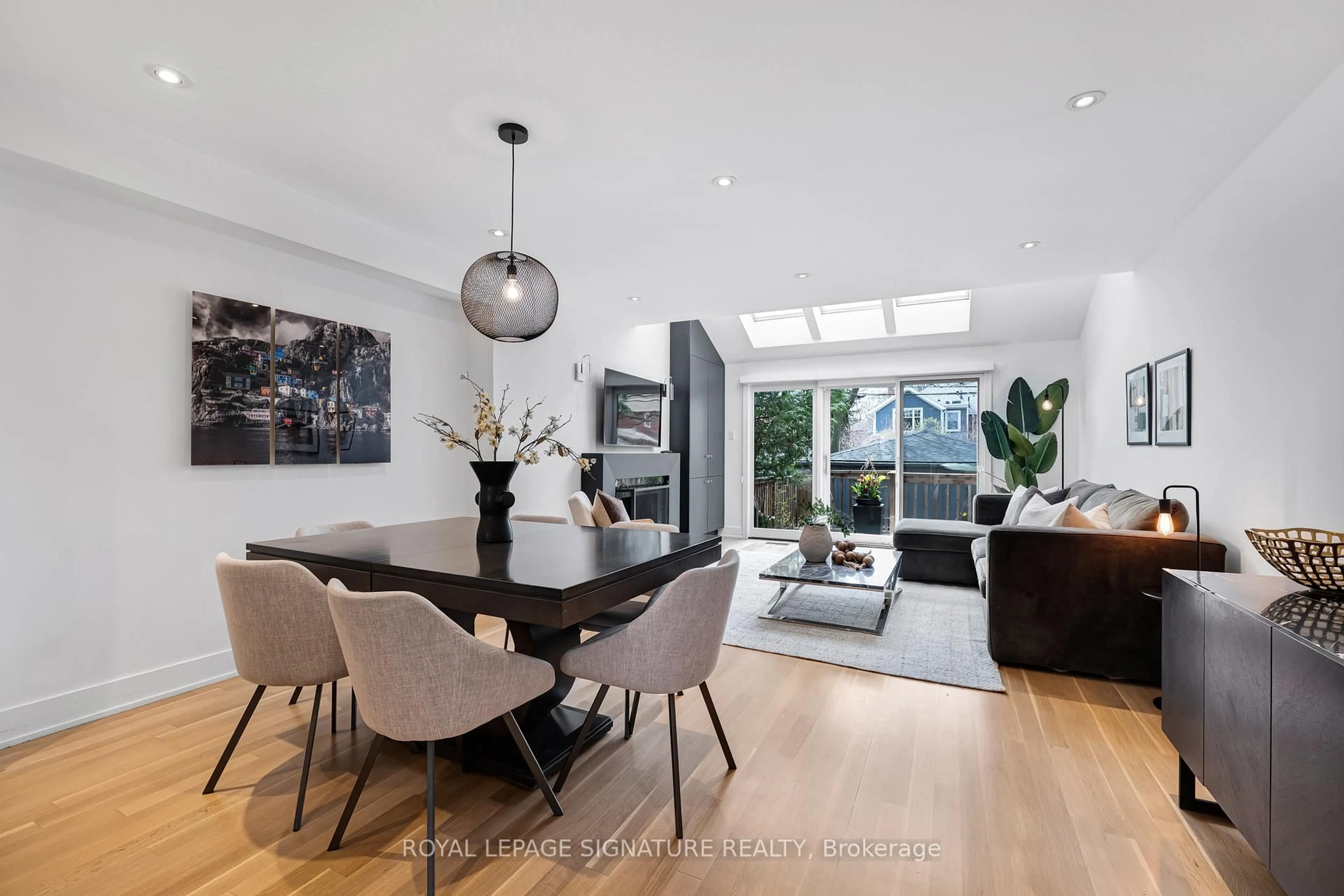 Dining room, wood/laminate floor for 189 Bedford Park Ave, Toronto Ontario M5M 1J4