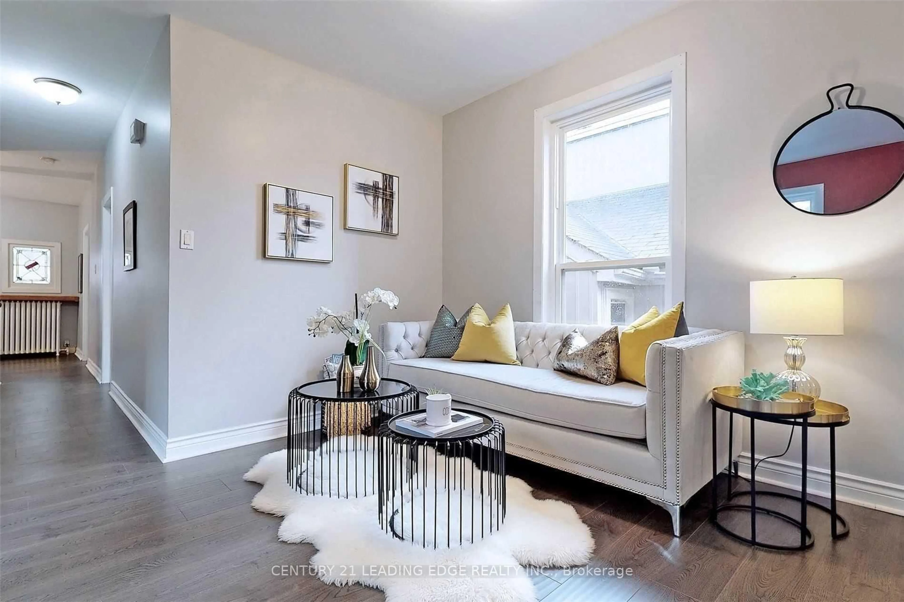 Living room with furniture, unknown for 233 BORDEN St, Toronto Ontario M5S 2N5