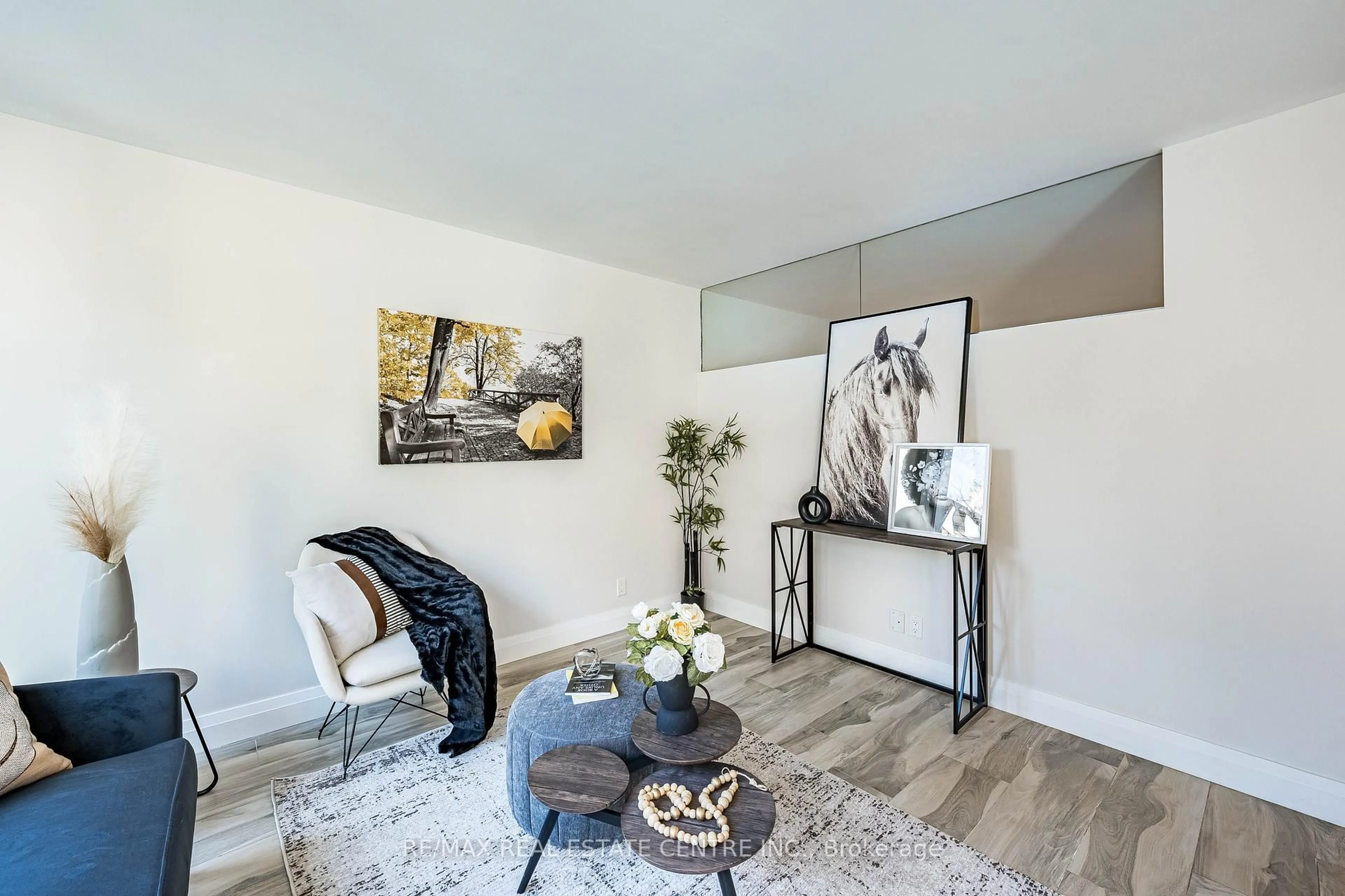 Unknown for 33 Lombard St #216, Toronto Ontario M5C 3H8