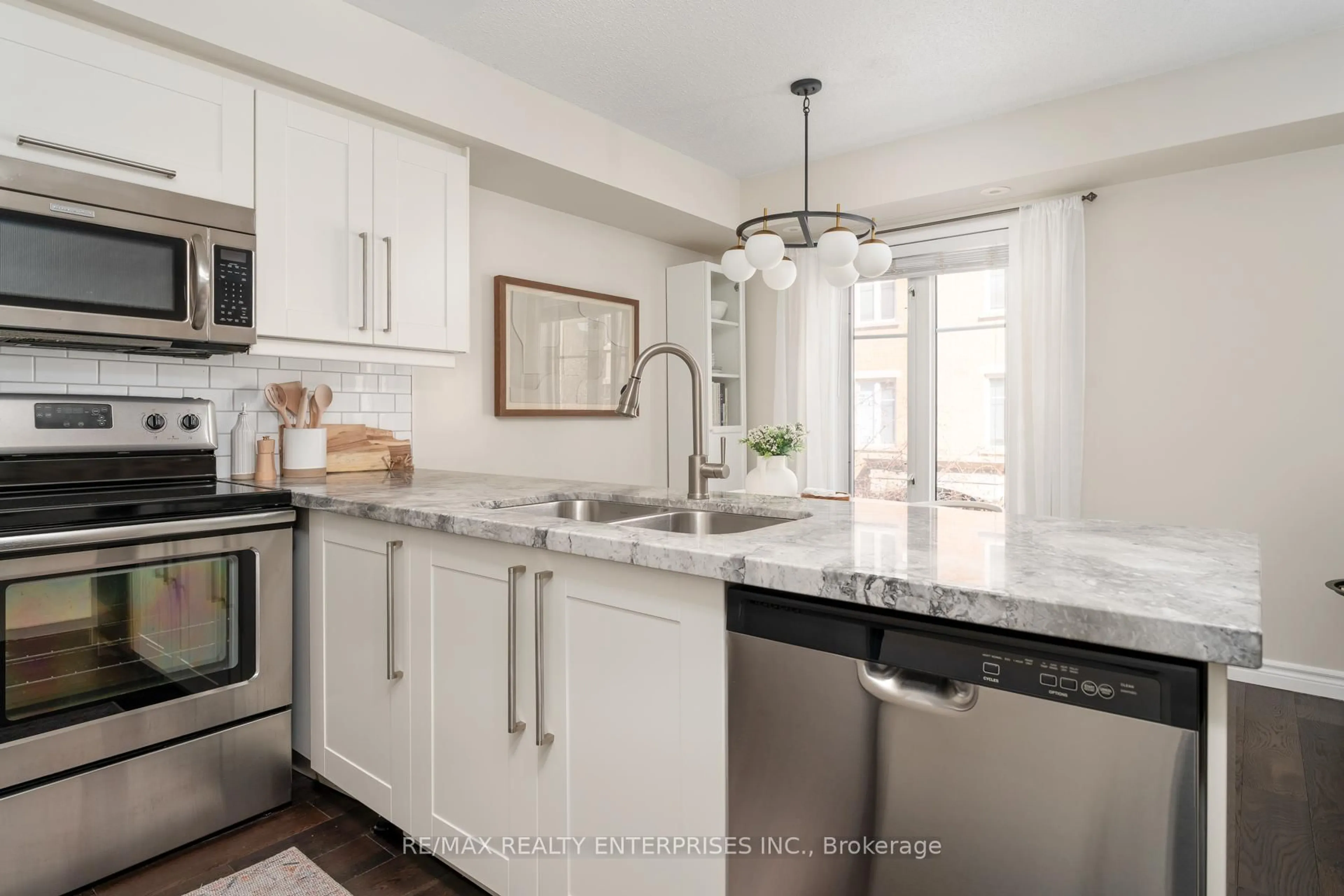 Open concept kitchen, ceramic/tile floor for 50 East Liberty St #1126, Toronto Ontario M6K 3P3