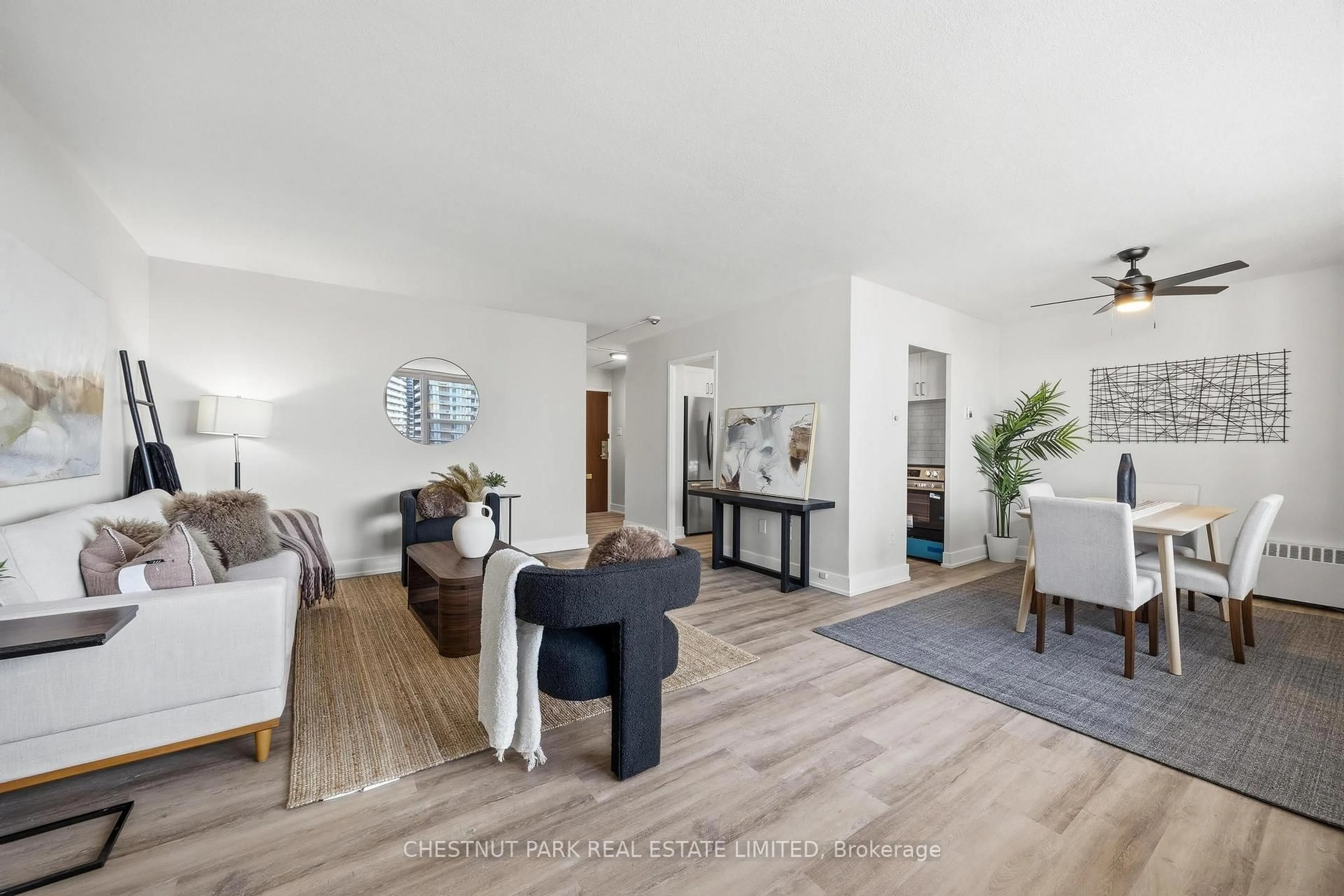 Living room with furniture, unknown for 10 Parkway Forest Dr #1106, Toronto Ontario M2J 1L3