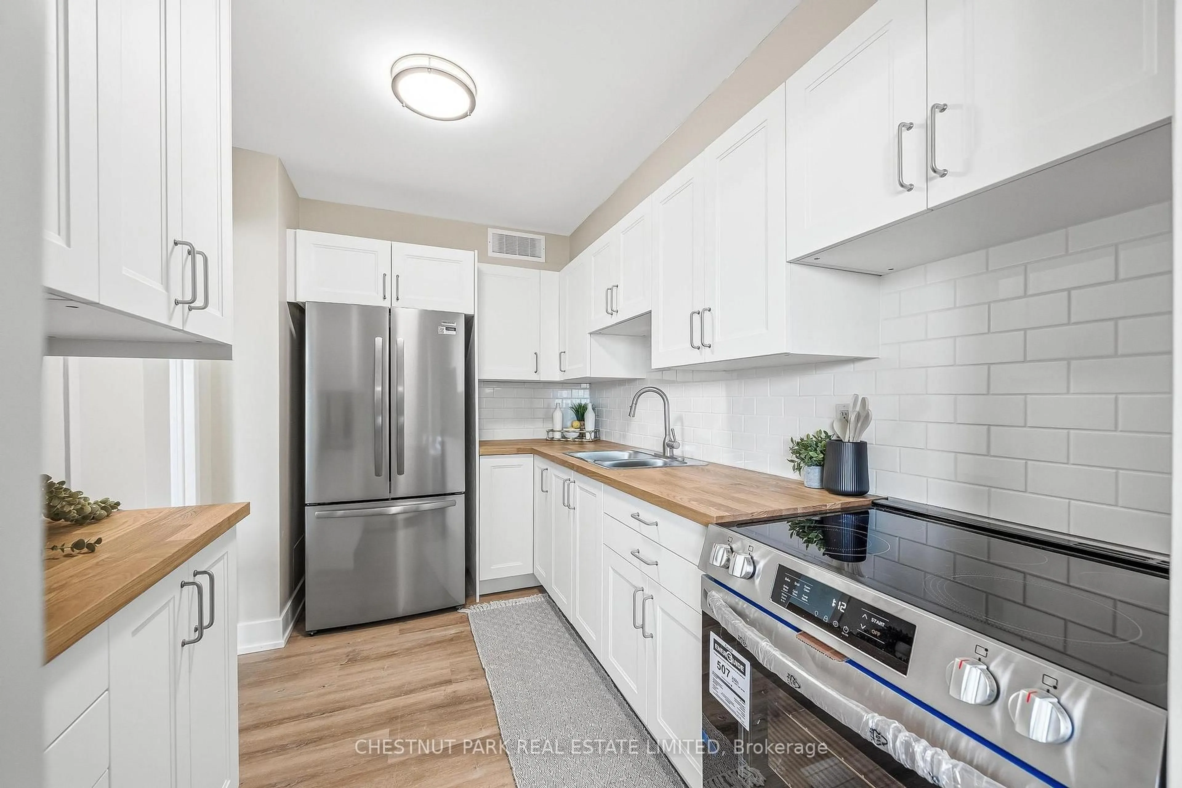 Standard kitchen, unknown for 10 Parkway Forest Dr #1106, Toronto Ontario M2J 1L3