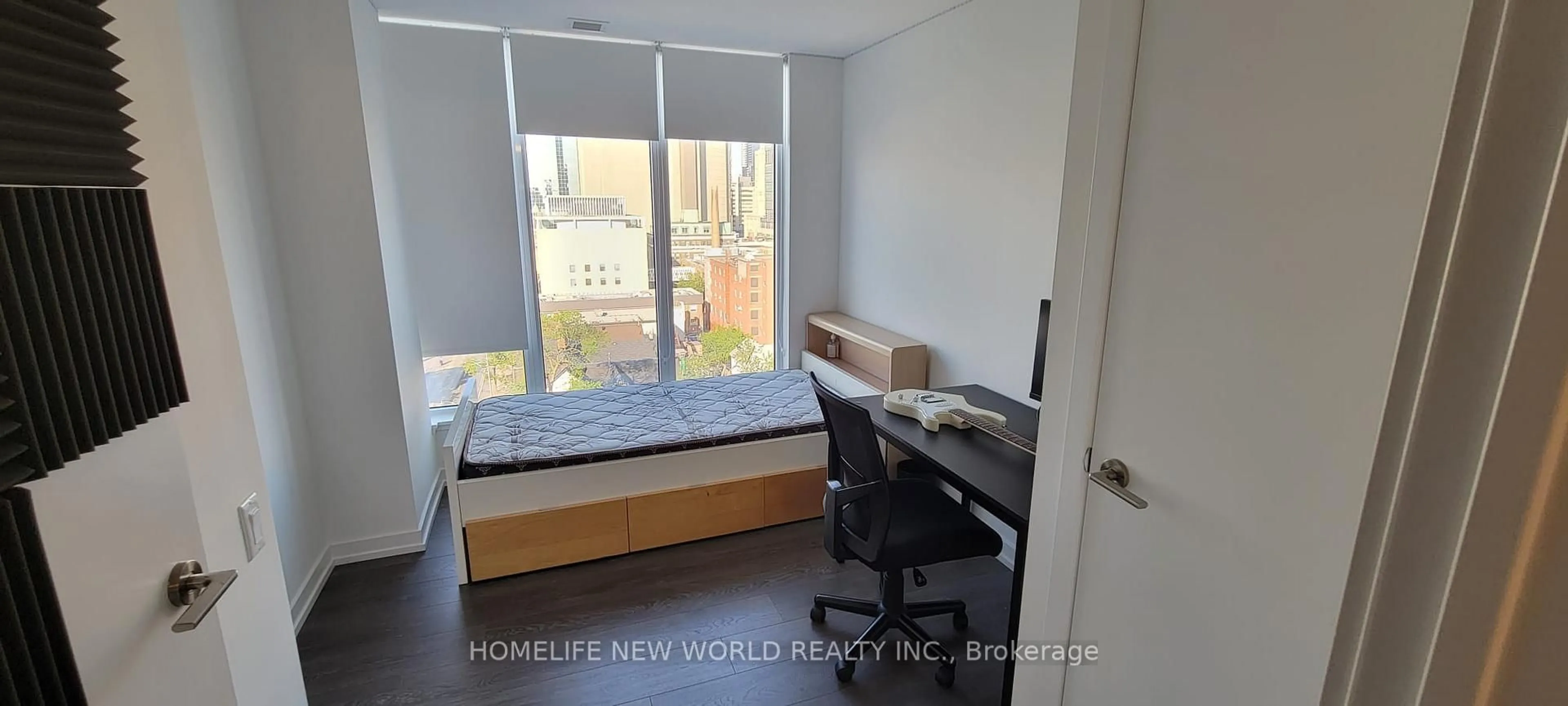 A pic of a room for 203 College St #906, Toronto Ontario M5T 1P9