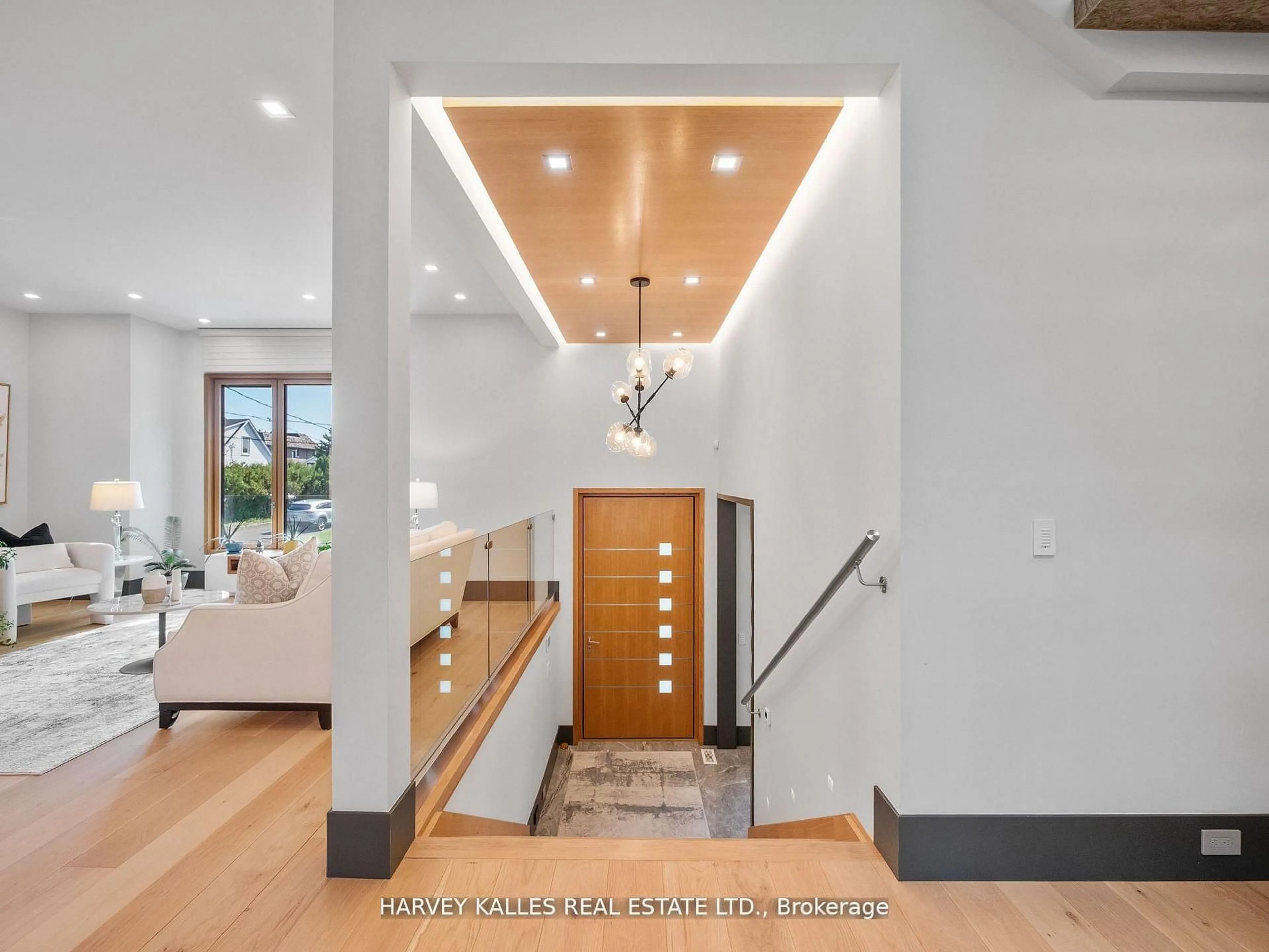 Indoor entryway for 170 Burndale Ave, Toronto Ontario M2N 1T2