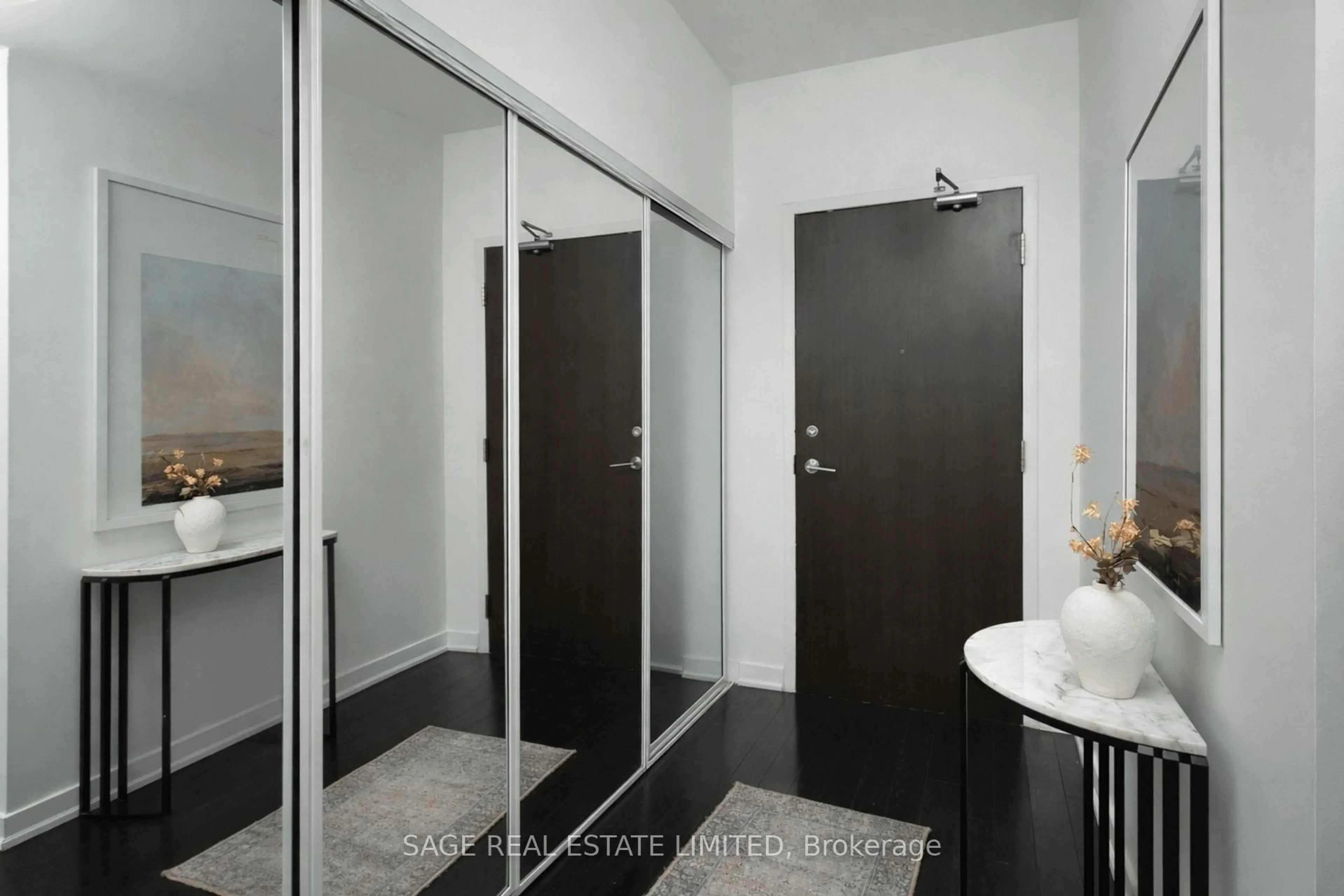 Indoor entryway for 38 Dan Leckie Way #728, Toronto Ontario M5V 2V6