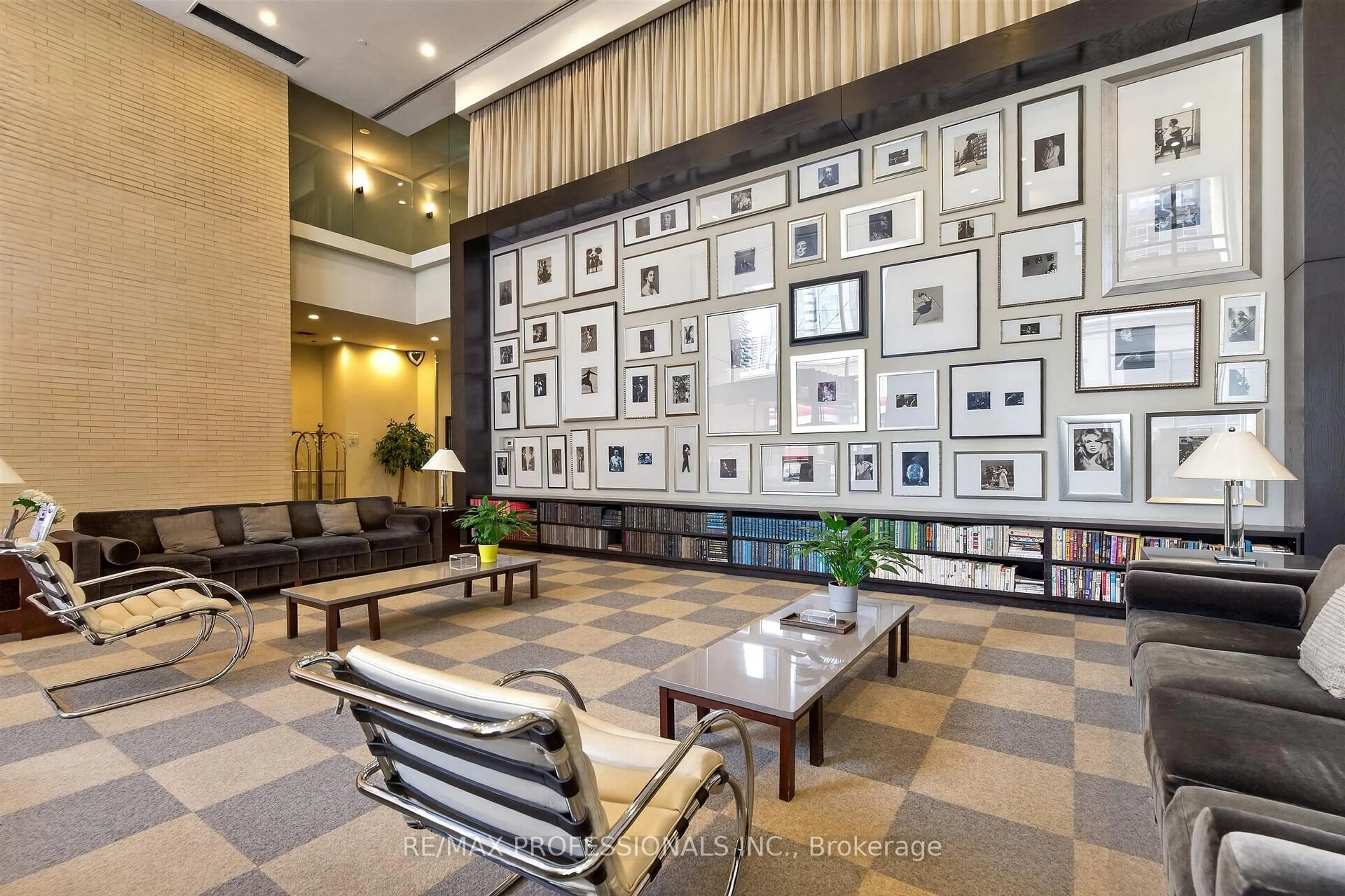 Lobby for 438 King St #1416, Toronto Ontario M5V 3T9