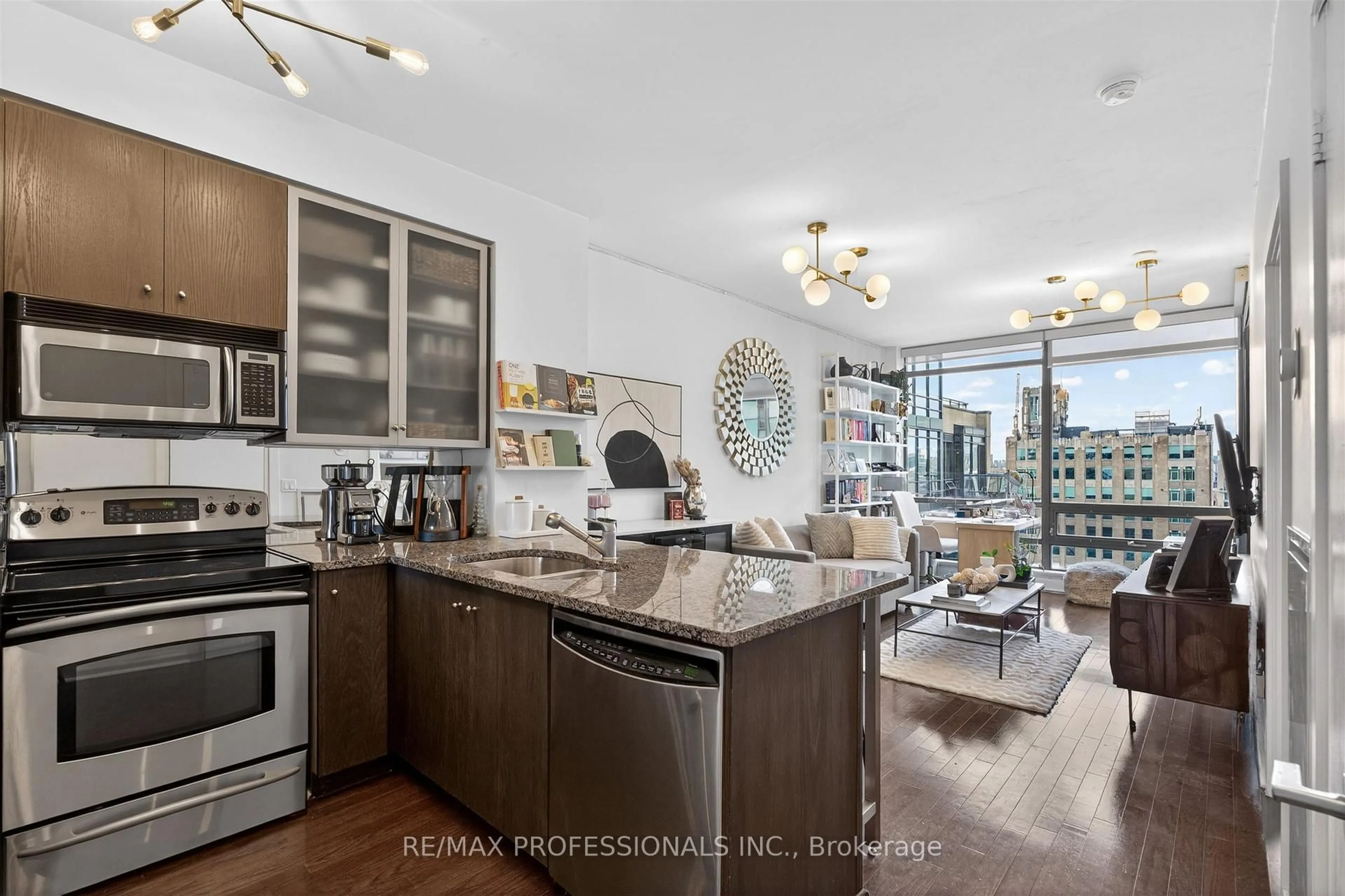 Open concept kitchen, unknown for 438 King St #1416, Toronto Ontario M5V 3T9
