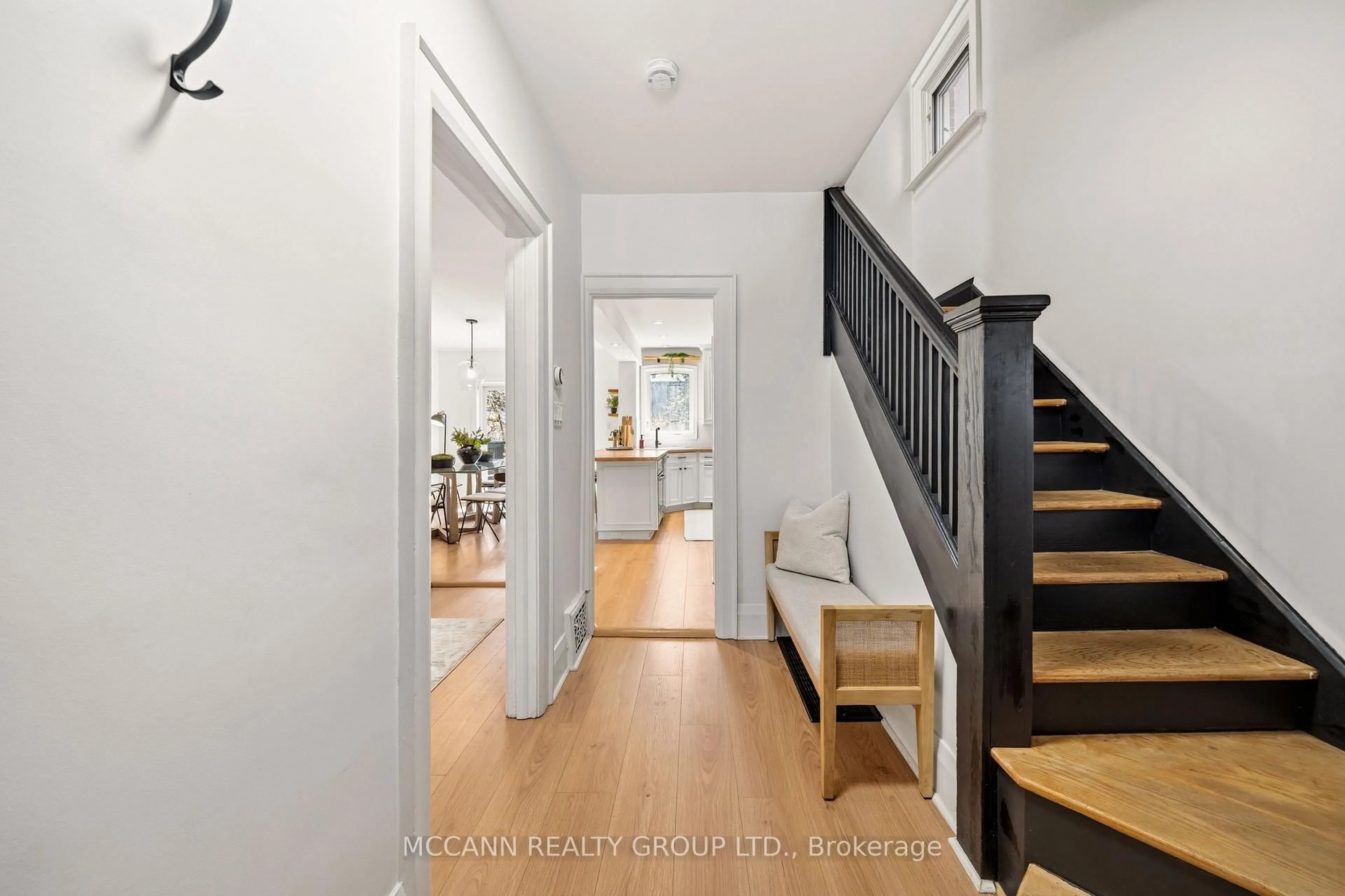 Indoor entryway for 93 Brookdale Ave, Toronto Ontario M5M 1P2