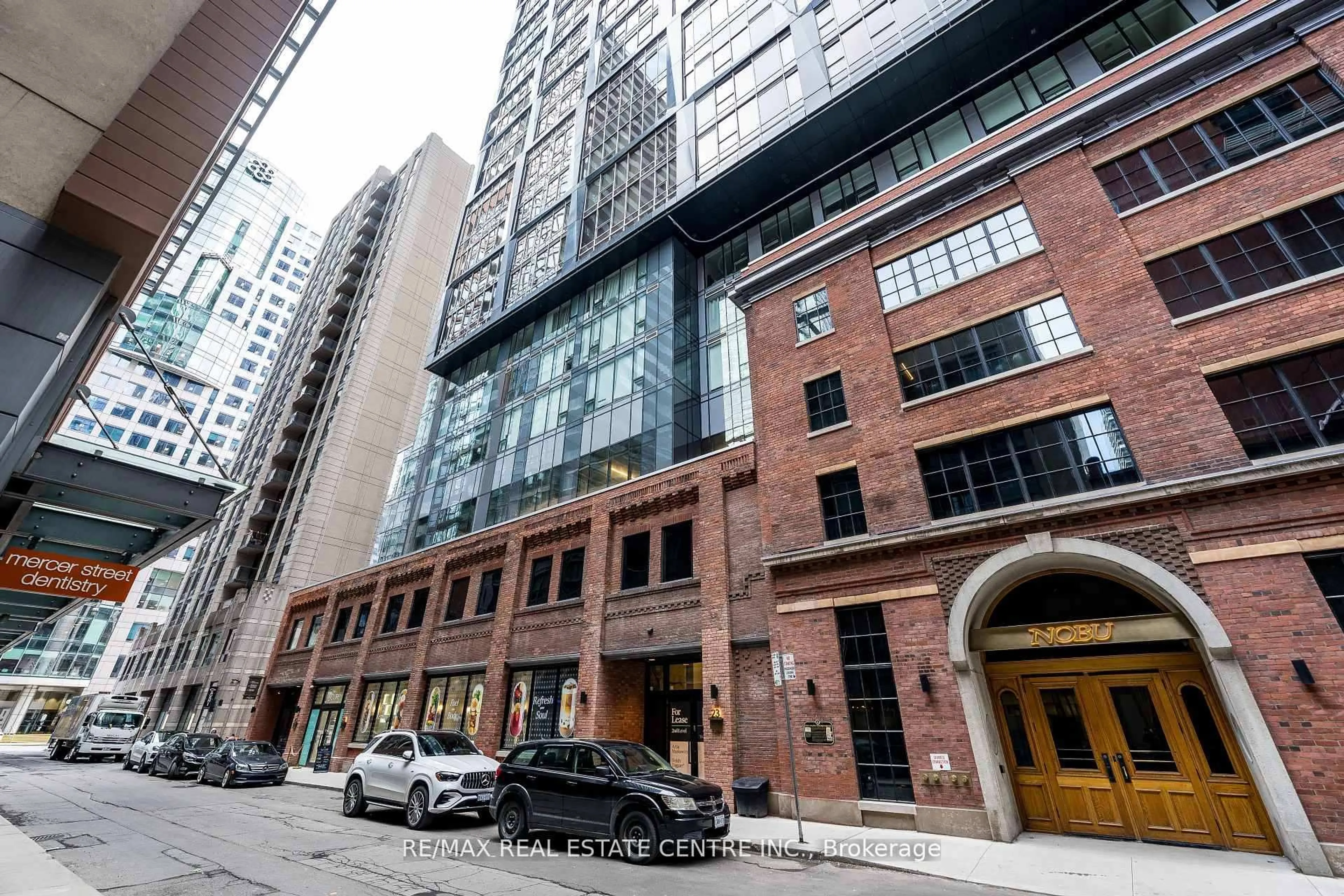 Indoor foyer for 15 Mercer St #3504, Toronto Ontario M5V 1H2