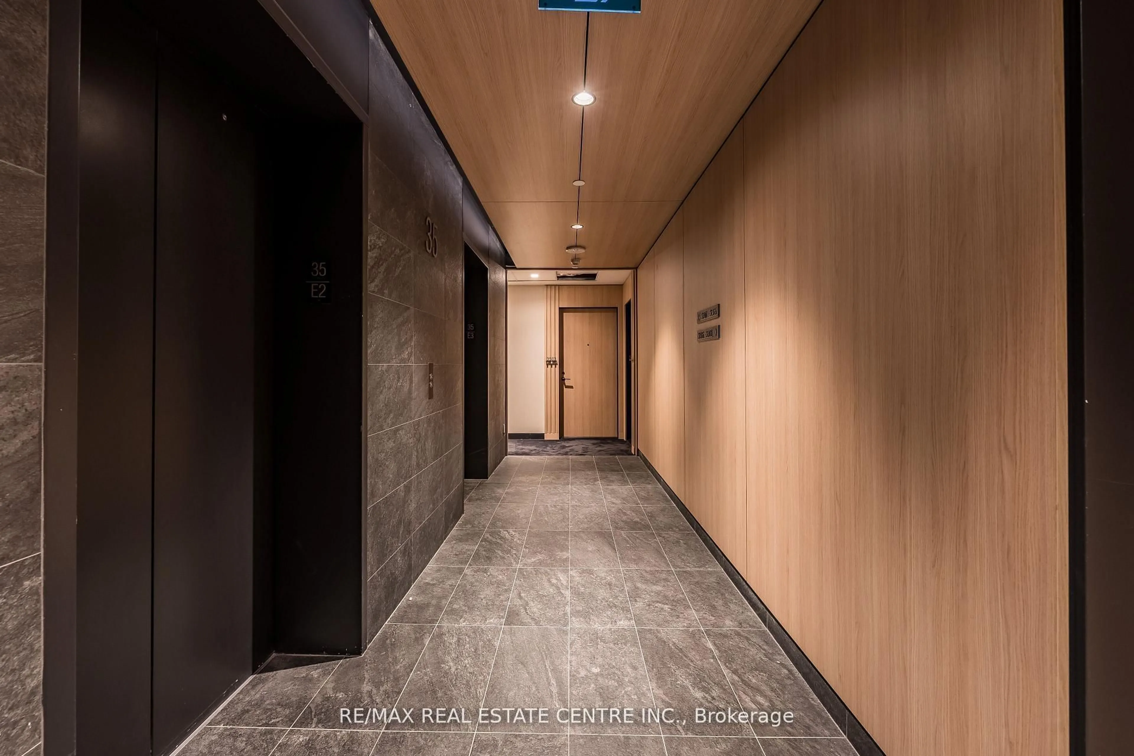 Indoor foyer for 15 Mercer St #3504, Toronto Ontario M5V 1H2