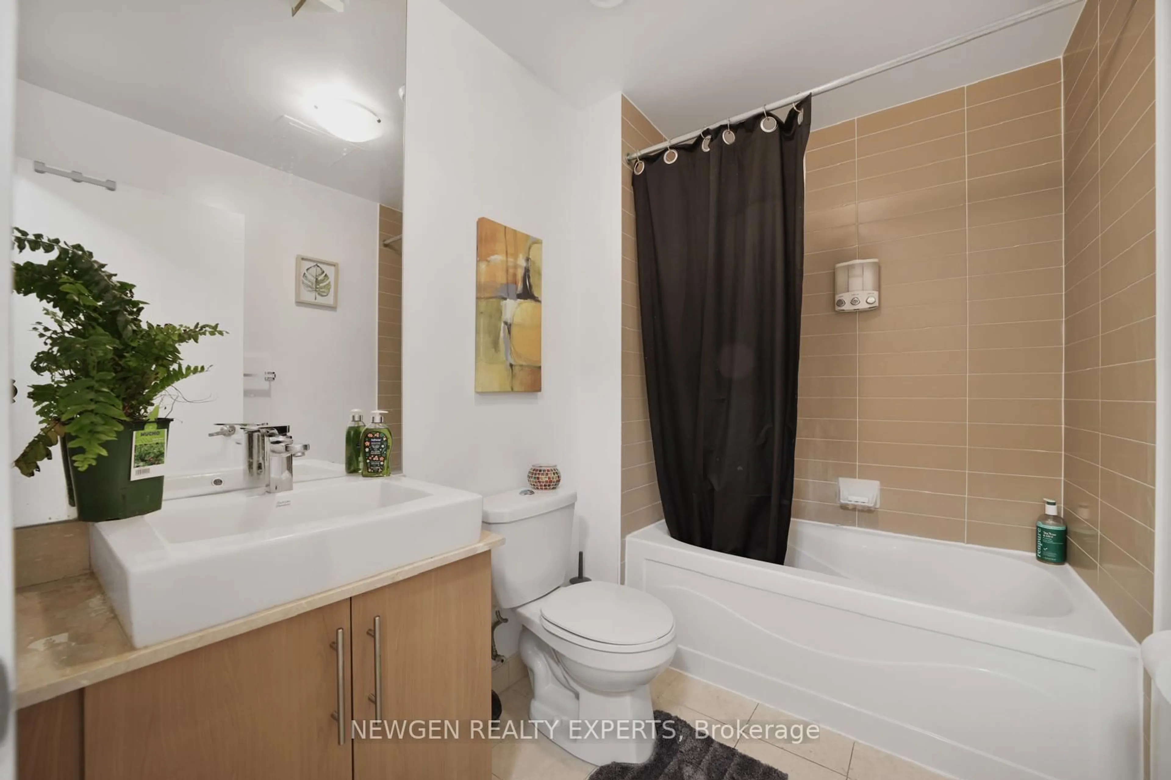 Standard bathroom, unknown for 55 Bremner Blvd #1506, Toronto Ontario M5J 0A6
