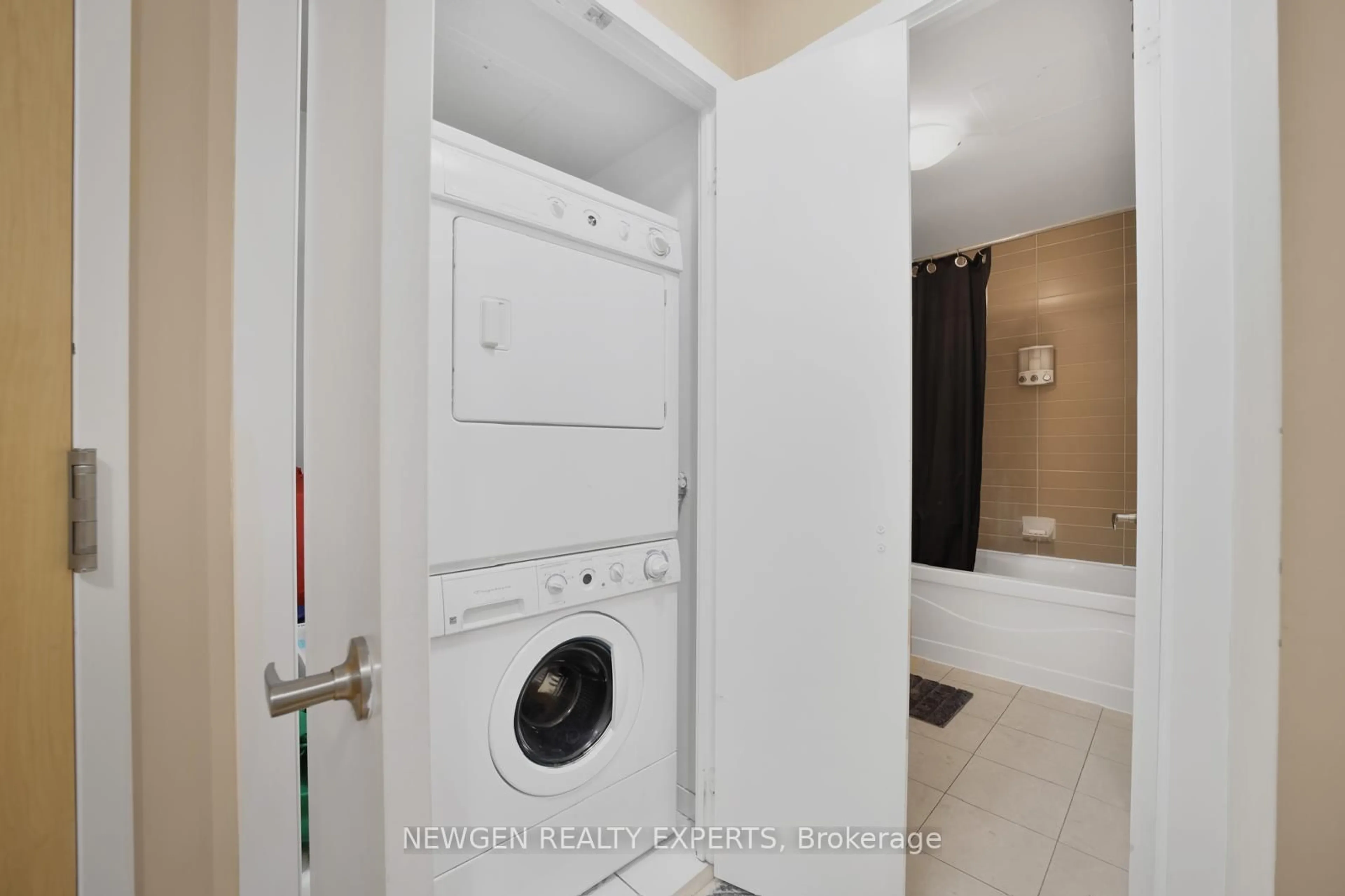 Laundry room for 55 Bremner Blvd #1506, Toronto Ontario M5J 0A6