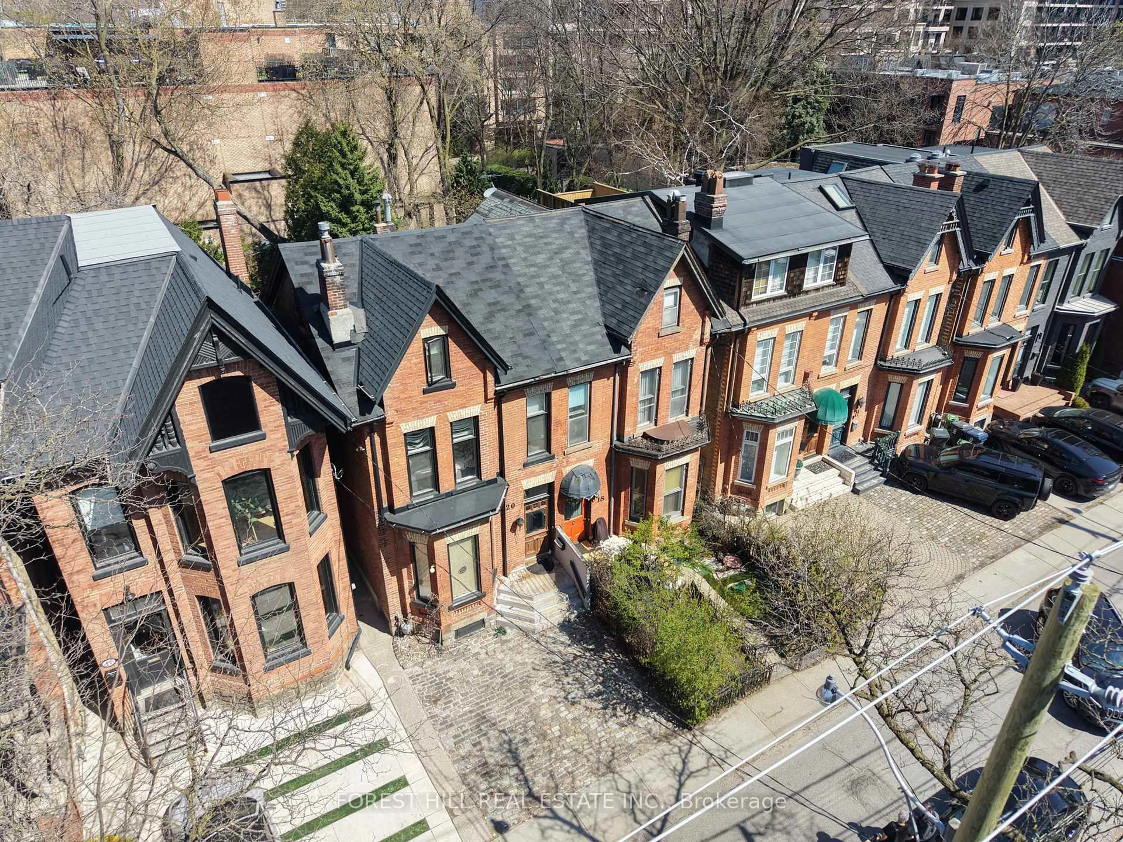 A pic from outside/outdoor area/front of a property/back of a property/a pic from drone, city buildings view from balcony for 20 Webster Ave, Toronto Ontario M5R 1N7
