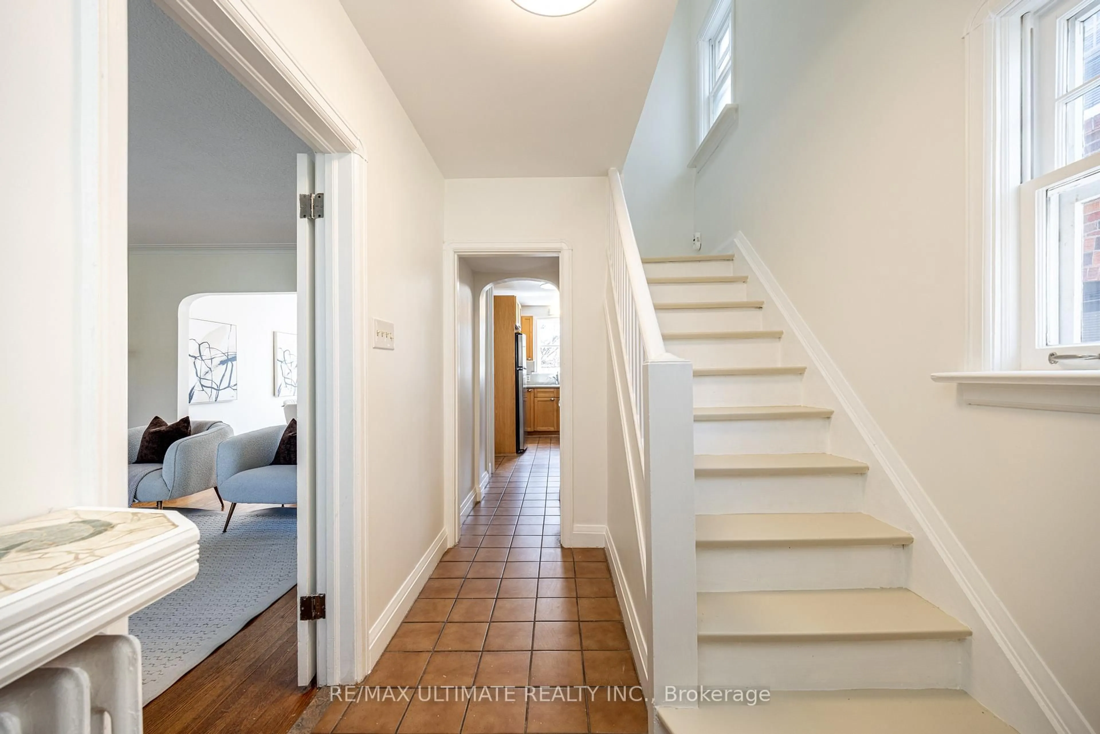 Indoor entryway for 165 Divadale Dr, Toronto Ontario M4G 2P5