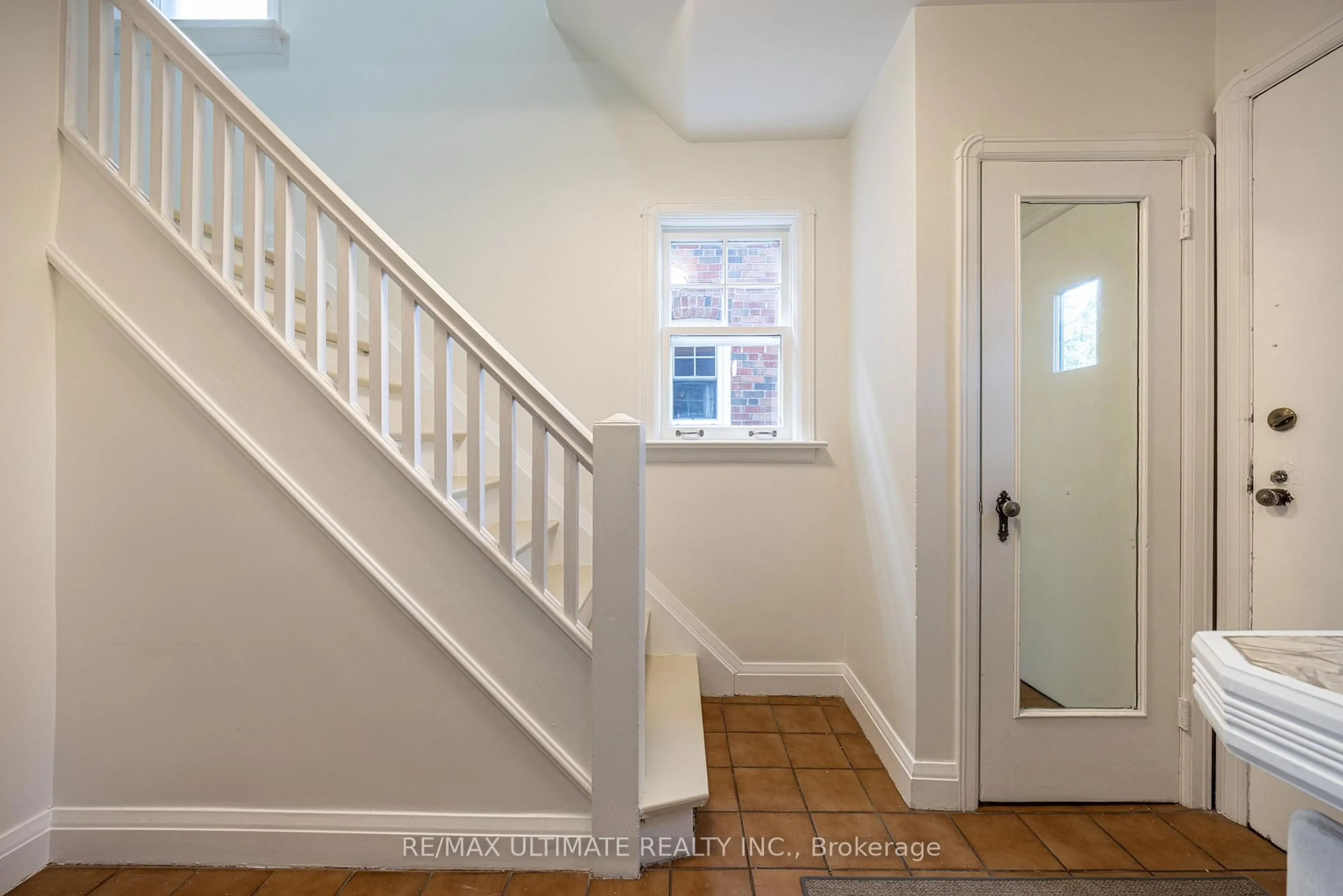 Indoor entryway for 165 Divadale Dr, Toronto Ontario M4G 2P5