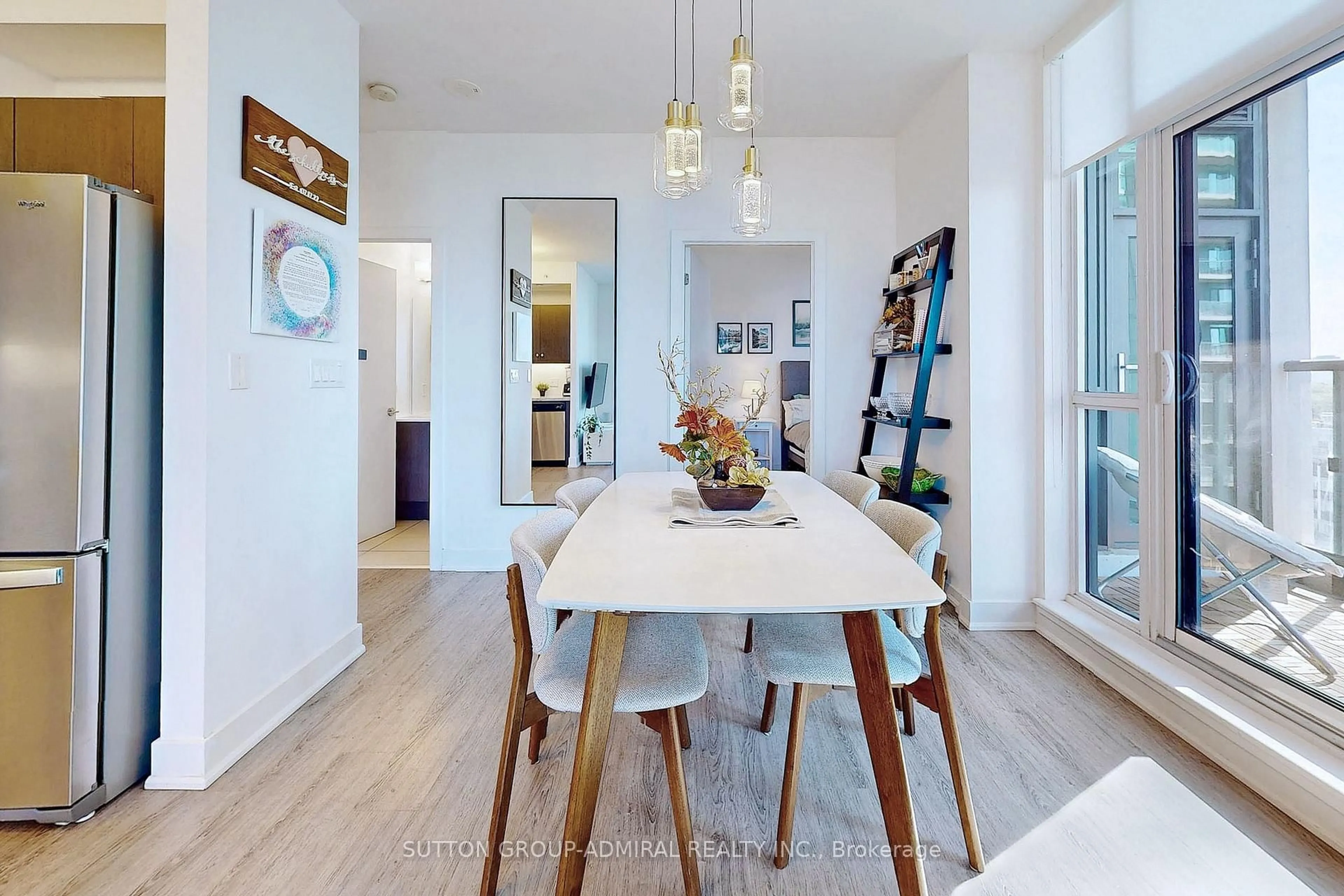 Dining room, wood/laminate floor for 1486 Bathurst St #907, Toronto Ontario M5P 3G9