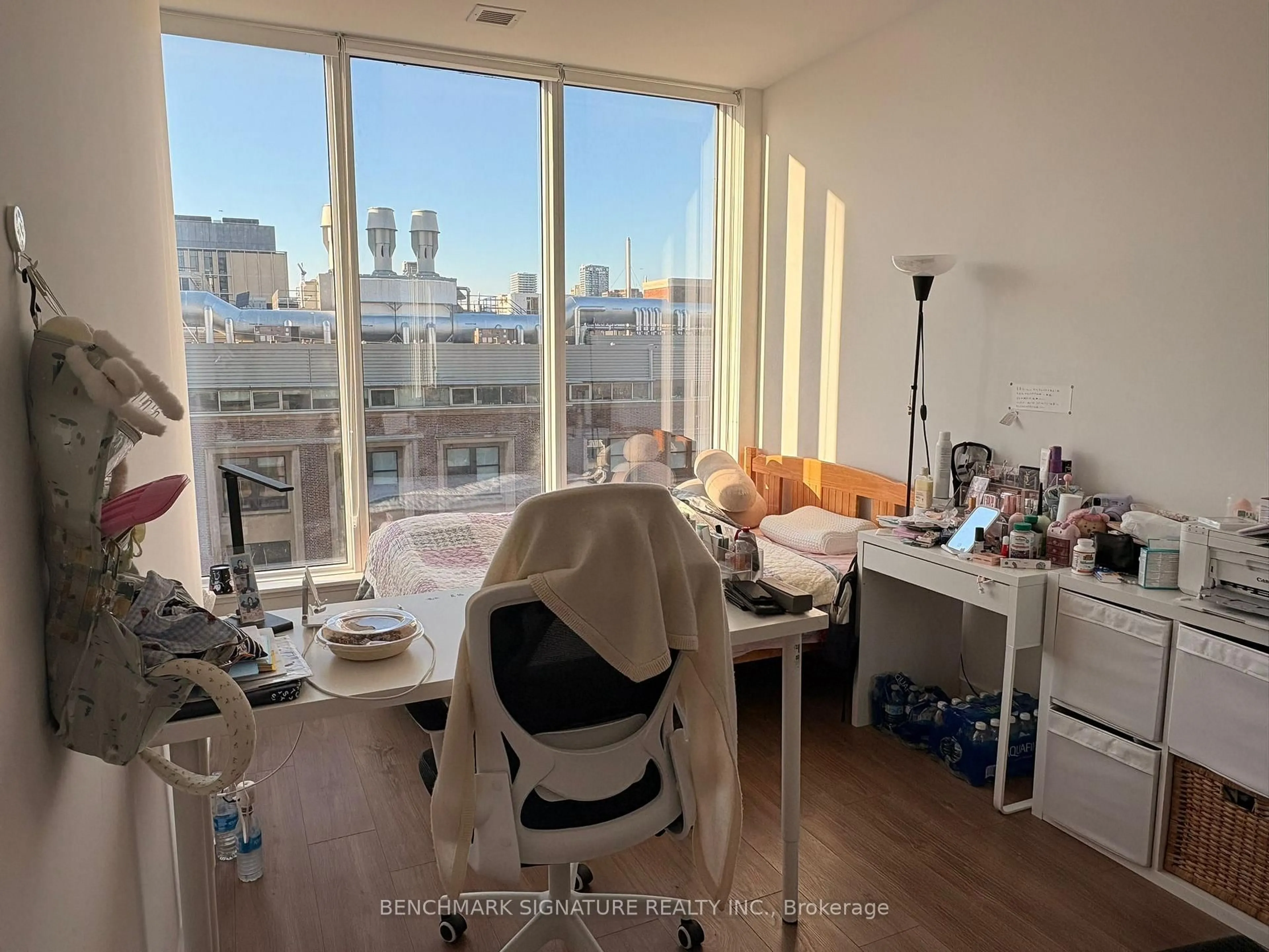 A pic of a room for 203 College St #605, Toronto Ontario M5T 0C8