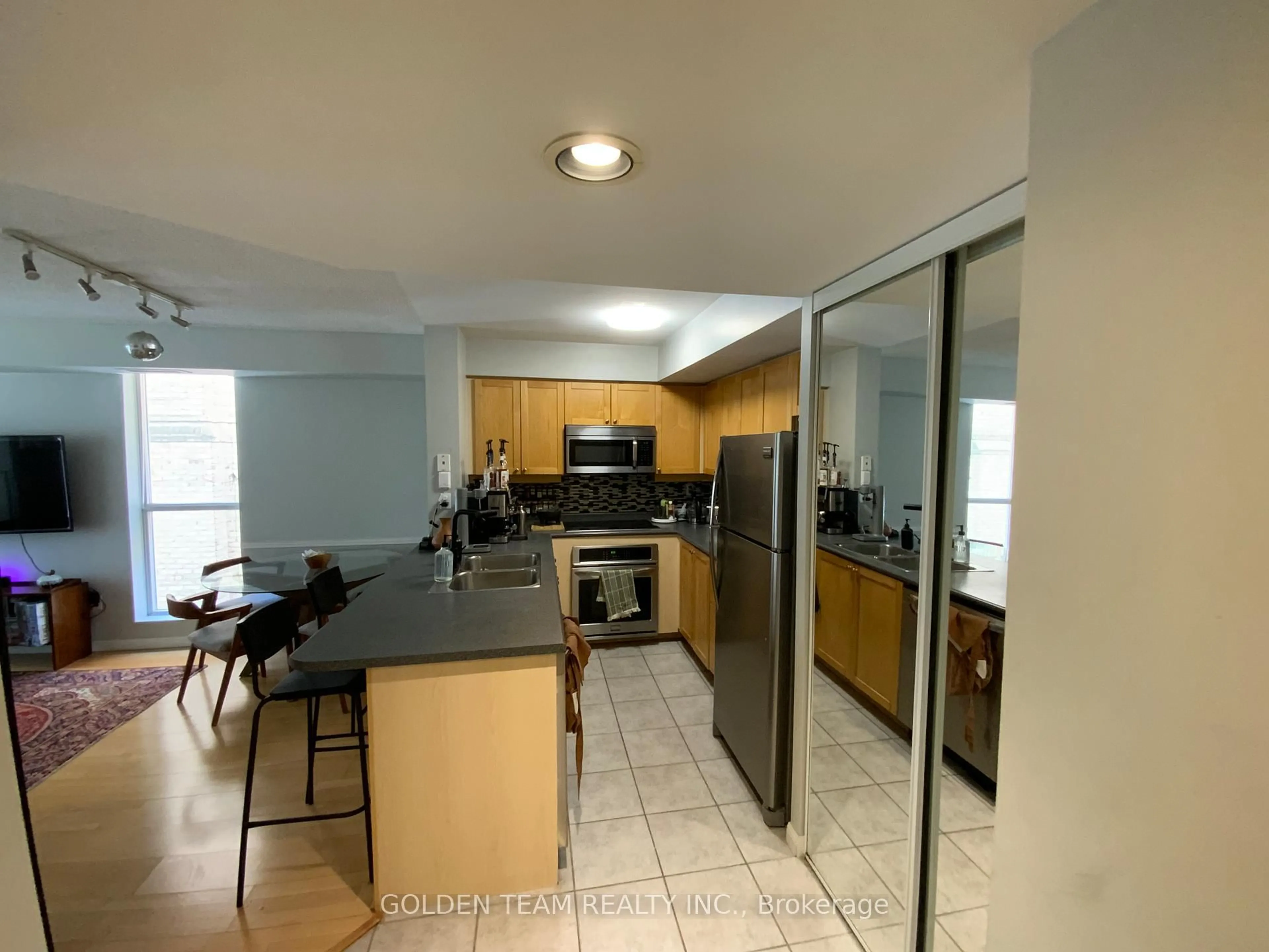 Standard kitchen, unknown for 188 Redpath Ave #209, Toronto Ontario M4P 3J2