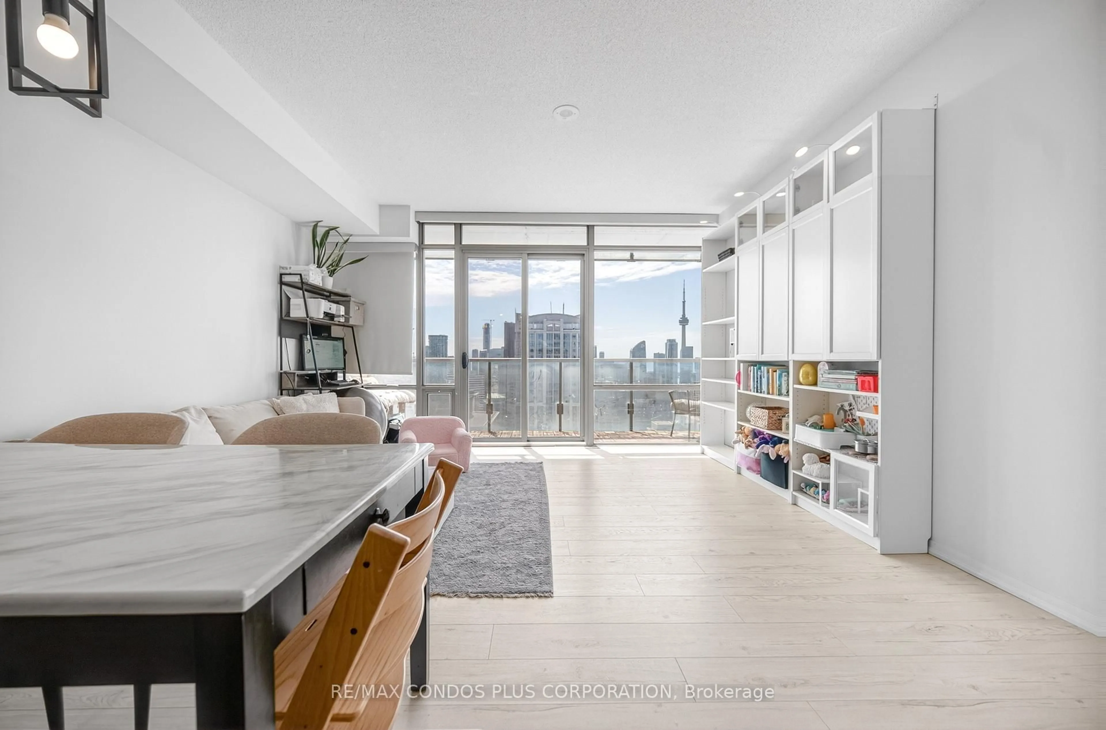 Unknown for 38 Grenville St #4404, Toronto Ontario M4Y 1A5