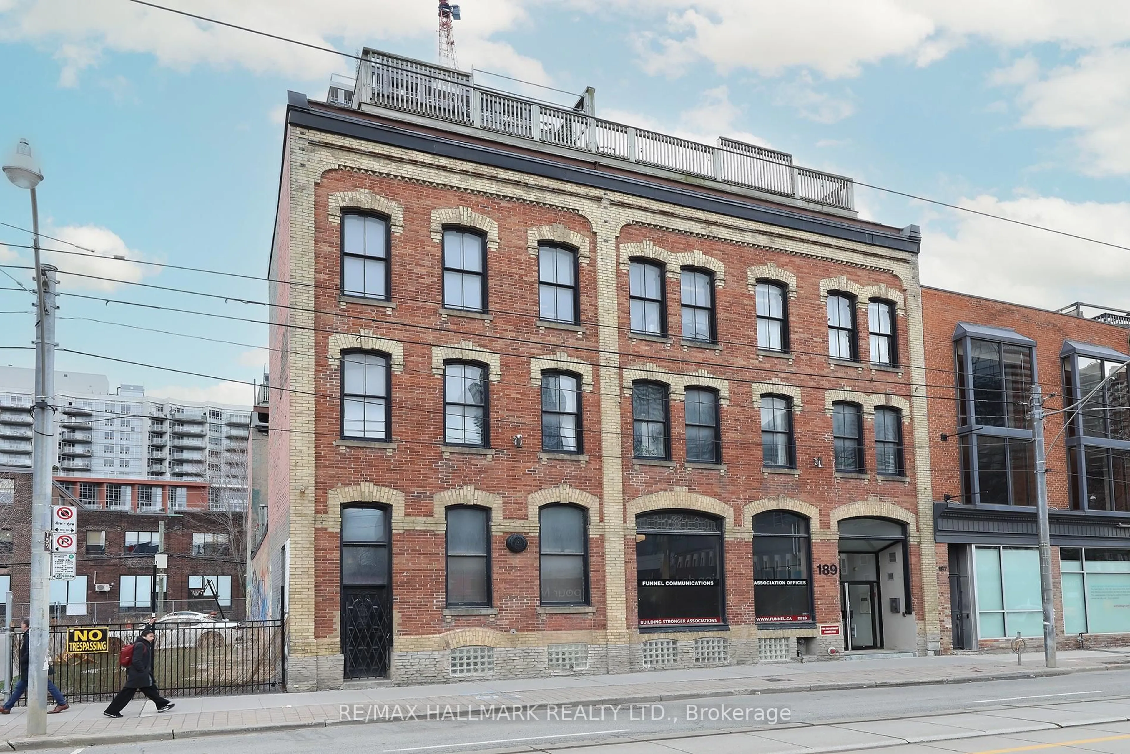 Home with brick exterior material, building for 189 Queen St #7, Toronto Ontario M5A 1S2