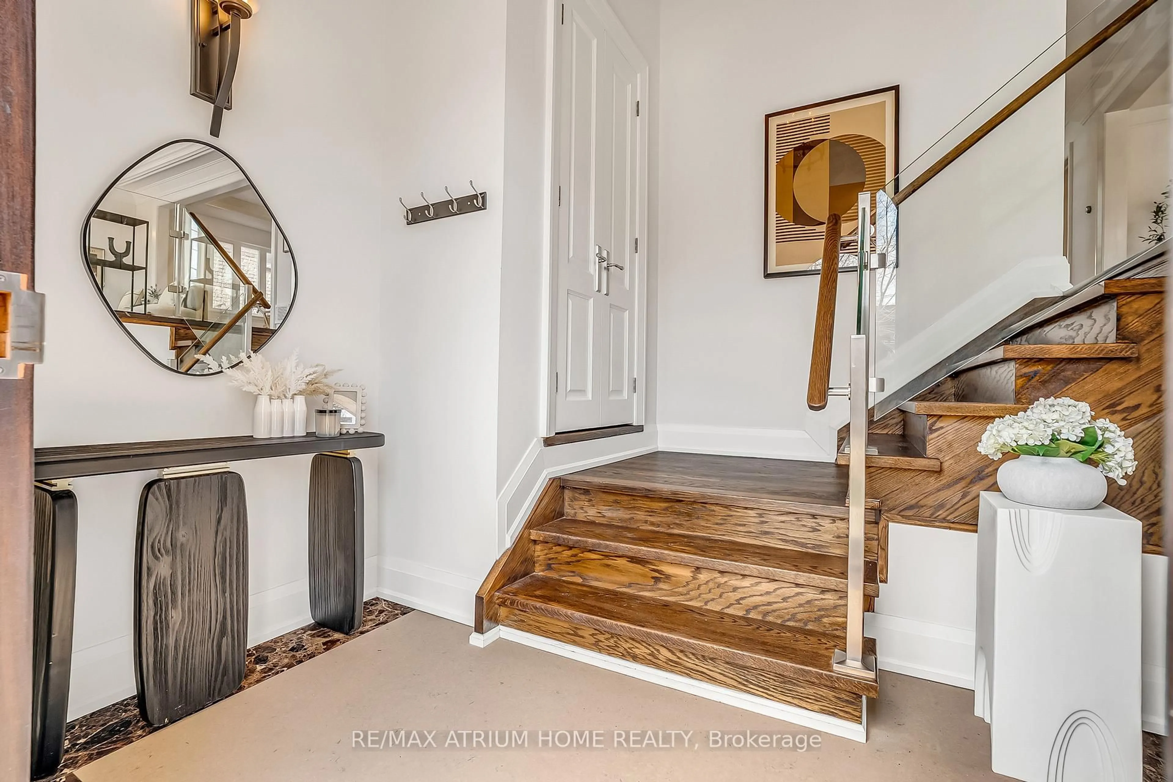 Indoor entryway for 96 Stuart Ave, Toronto Ontario M2N 1H1