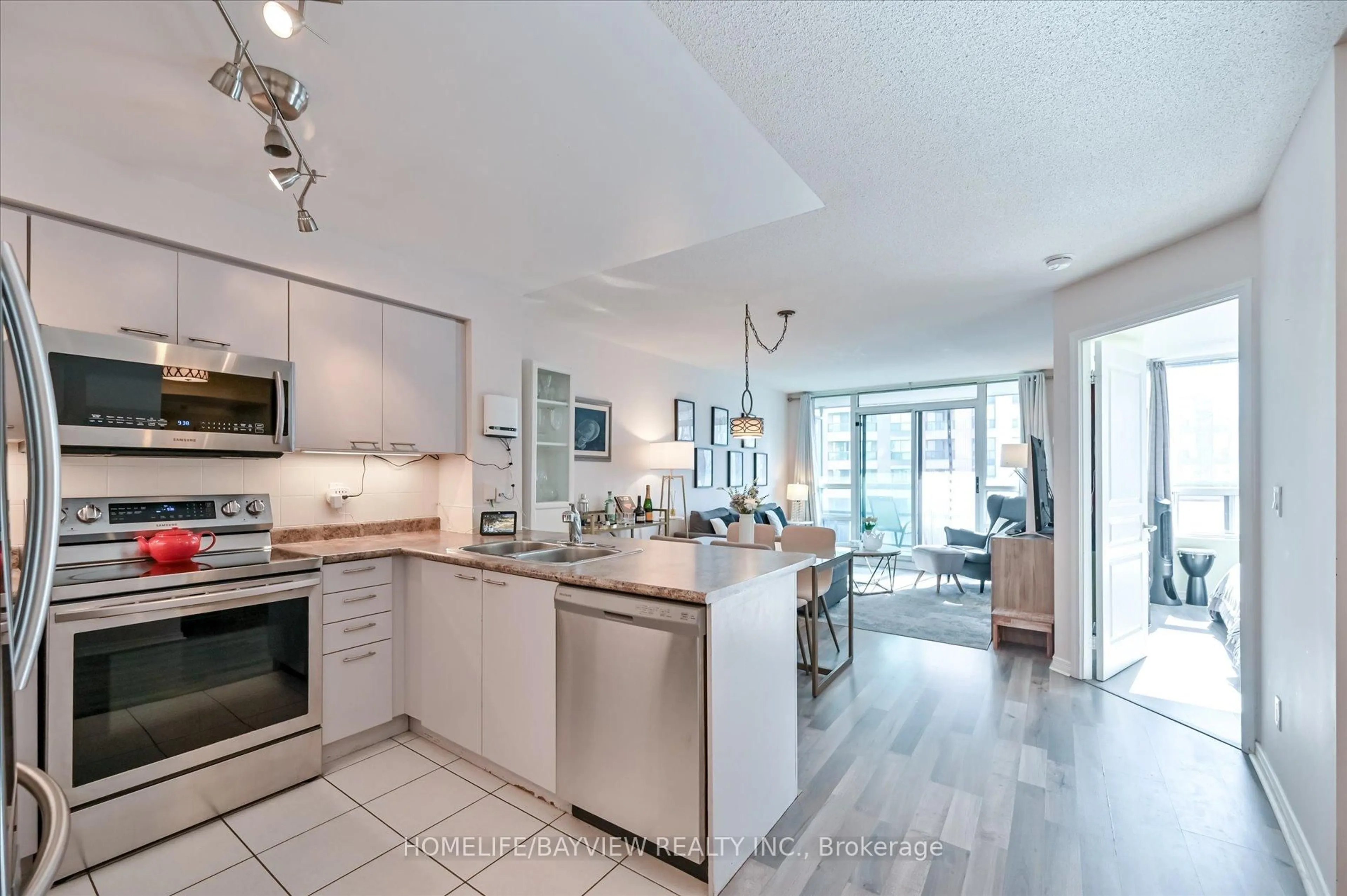 Open concept kitchen, ceramic/tile floor for 503 Beecroft Rd #903, Toronto Ontario M2N 0A2