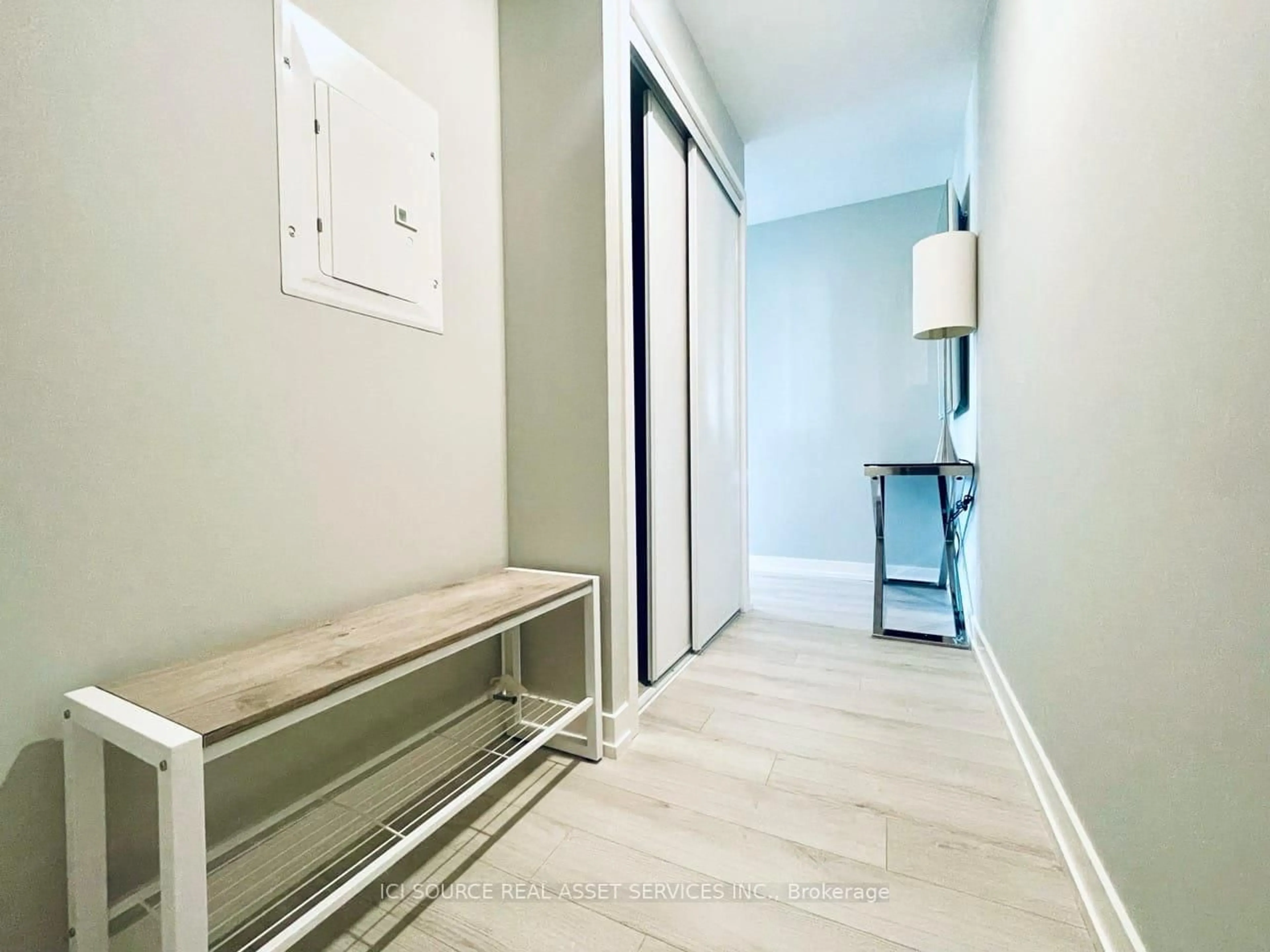 Indoor entryway for 33 Helendale Ave #2206, Toronto Ontario M4R 0A4
