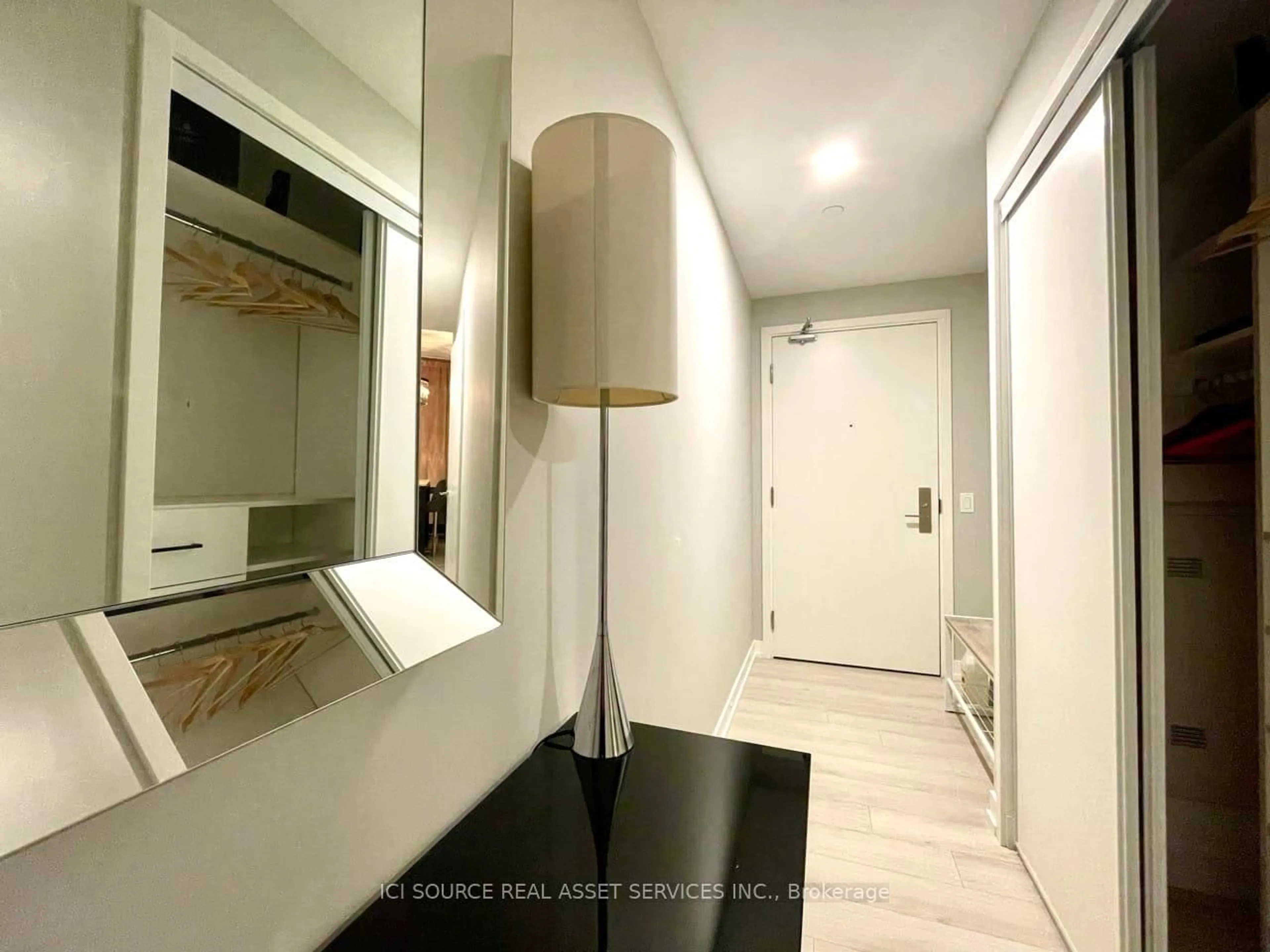 Indoor entryway for 33 Helendale Ave #2206, Toronto Ontario M4R 0A4