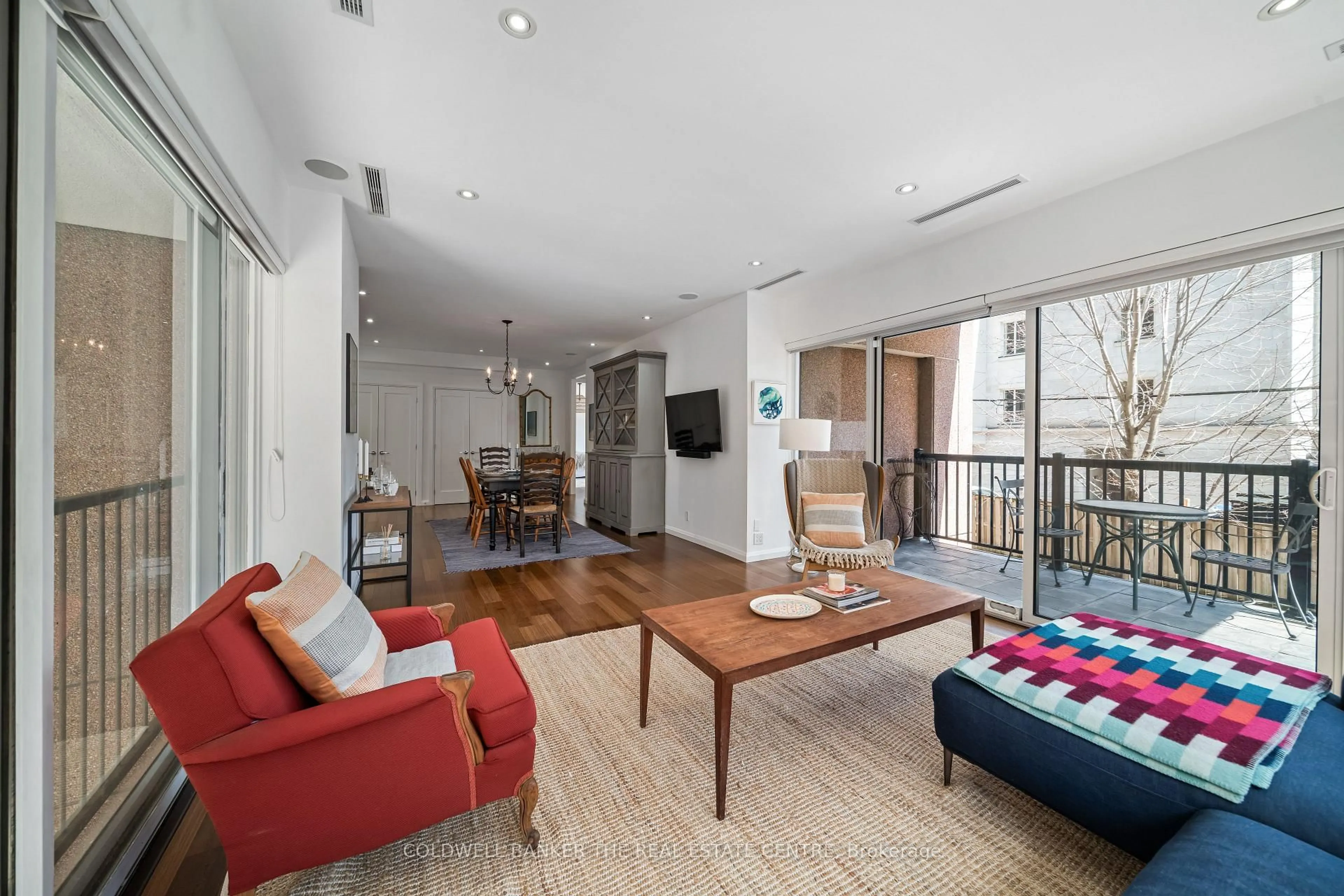 Living room with furniture, unknown for 447 Walmer Rd #206, Toronto Ontario M5P 2X9