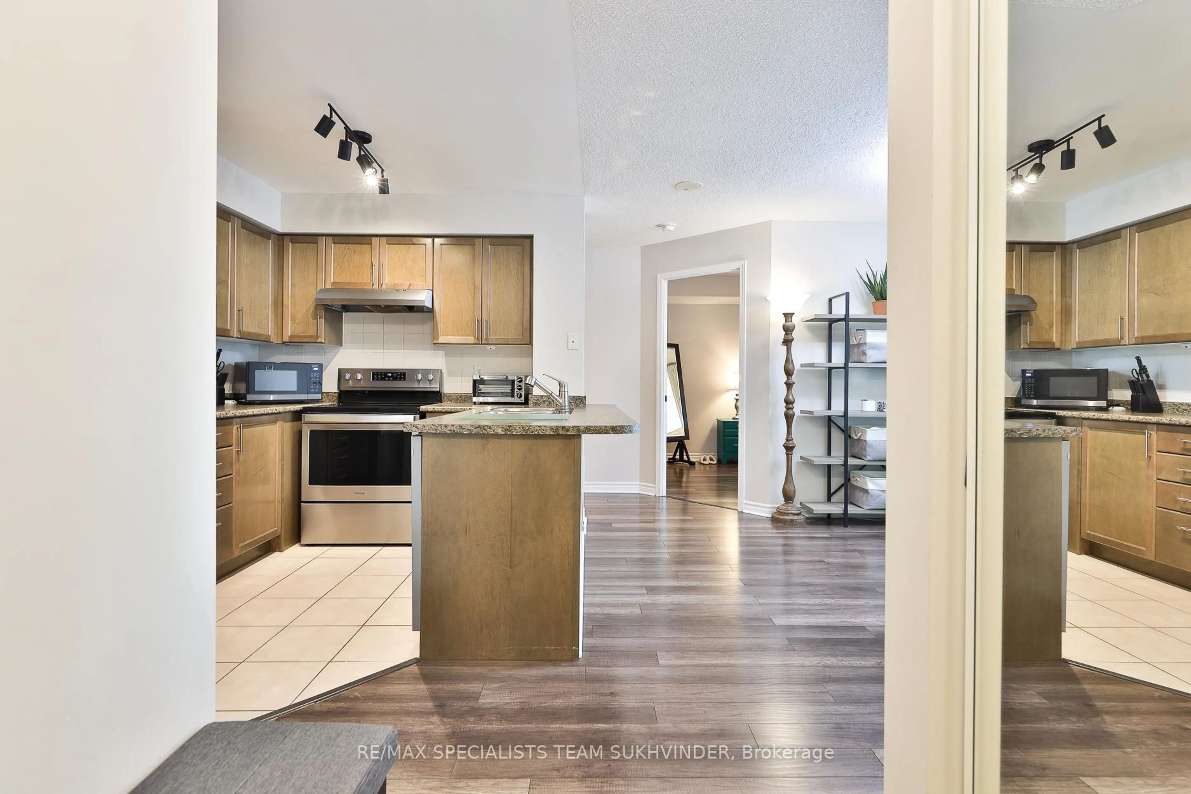 Open concept kitchen, unknown for 18 Spring Garden Ave #2201, Toronto Ontario M2N 3G2