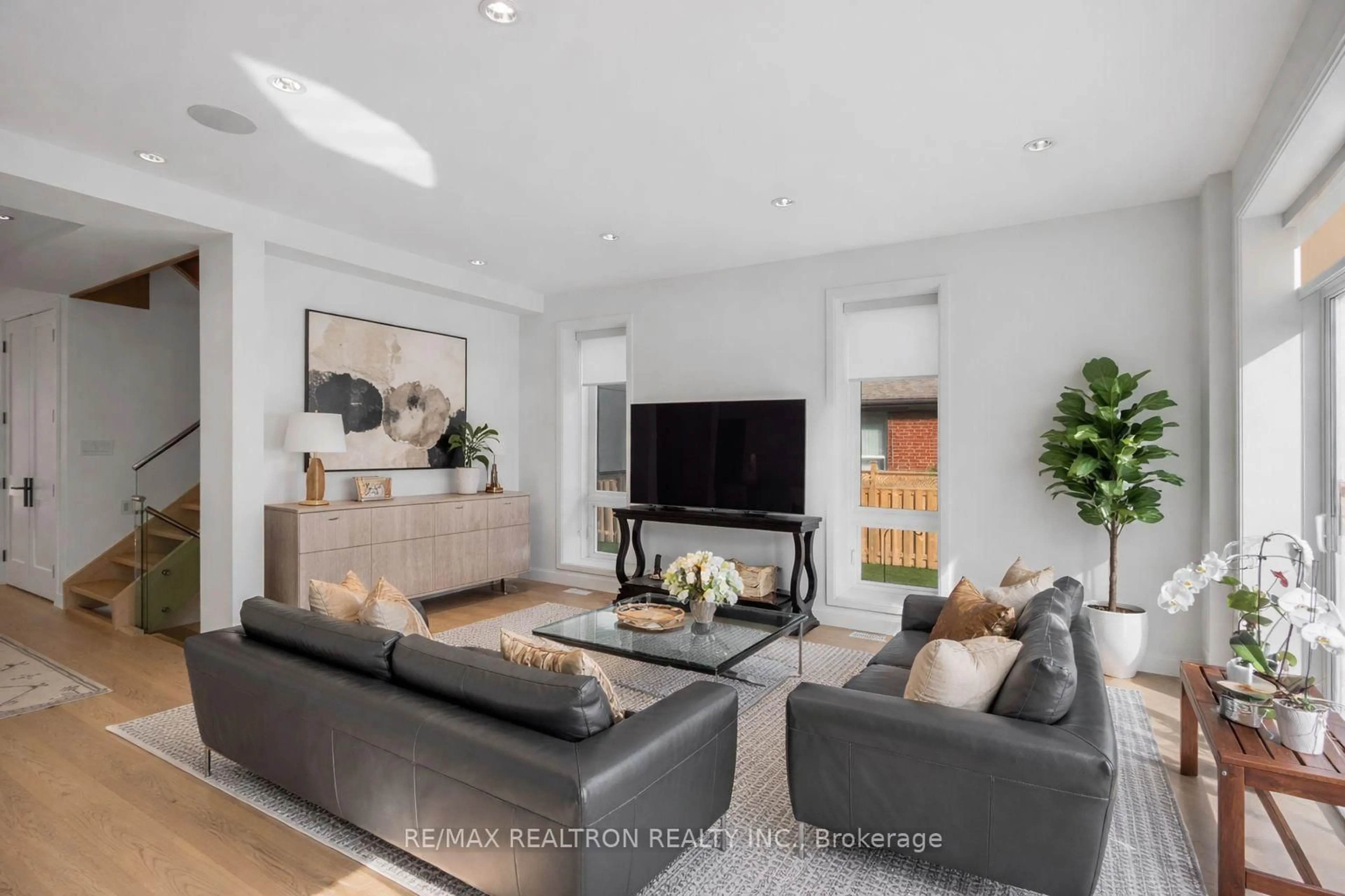 Living room with furniture, unknown for 240 Maxwell St, Toronto Ontario M3H 5B7