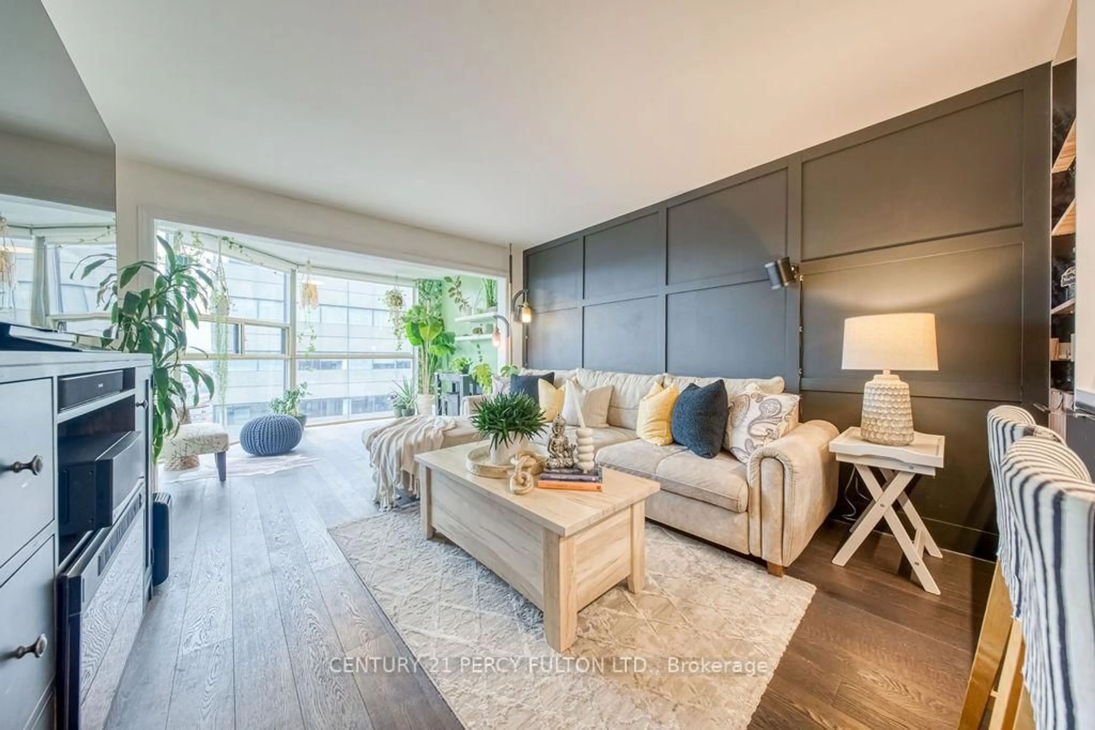 Living room with furniture, wood/laminate floor for 725 King St #1201, Toronto Ontario M5V 2W9