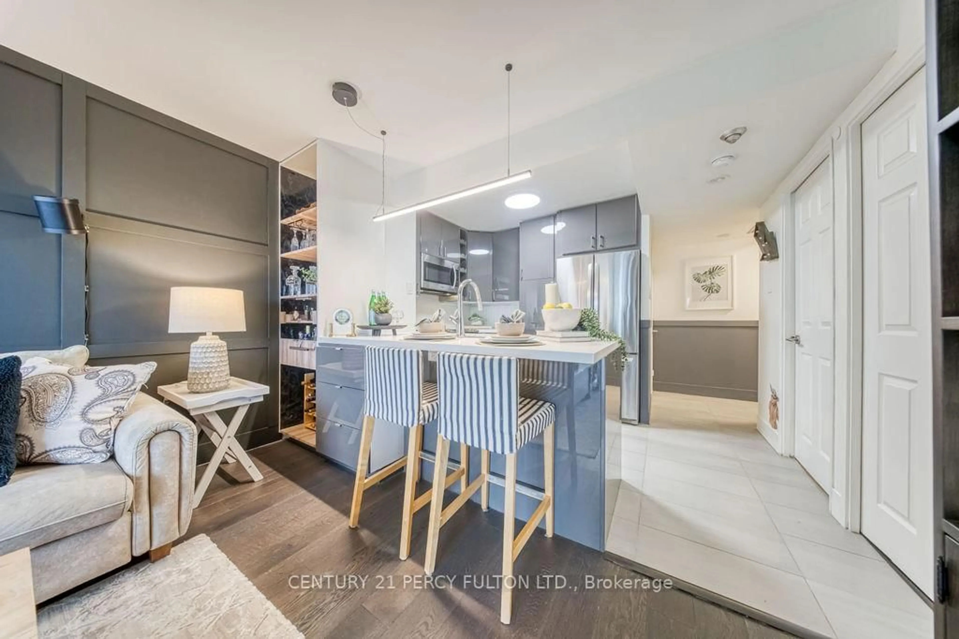 Open concept kitchen, ceramic/tile floor for 725 King St #1201, Toronto Ontario M5V 2W9