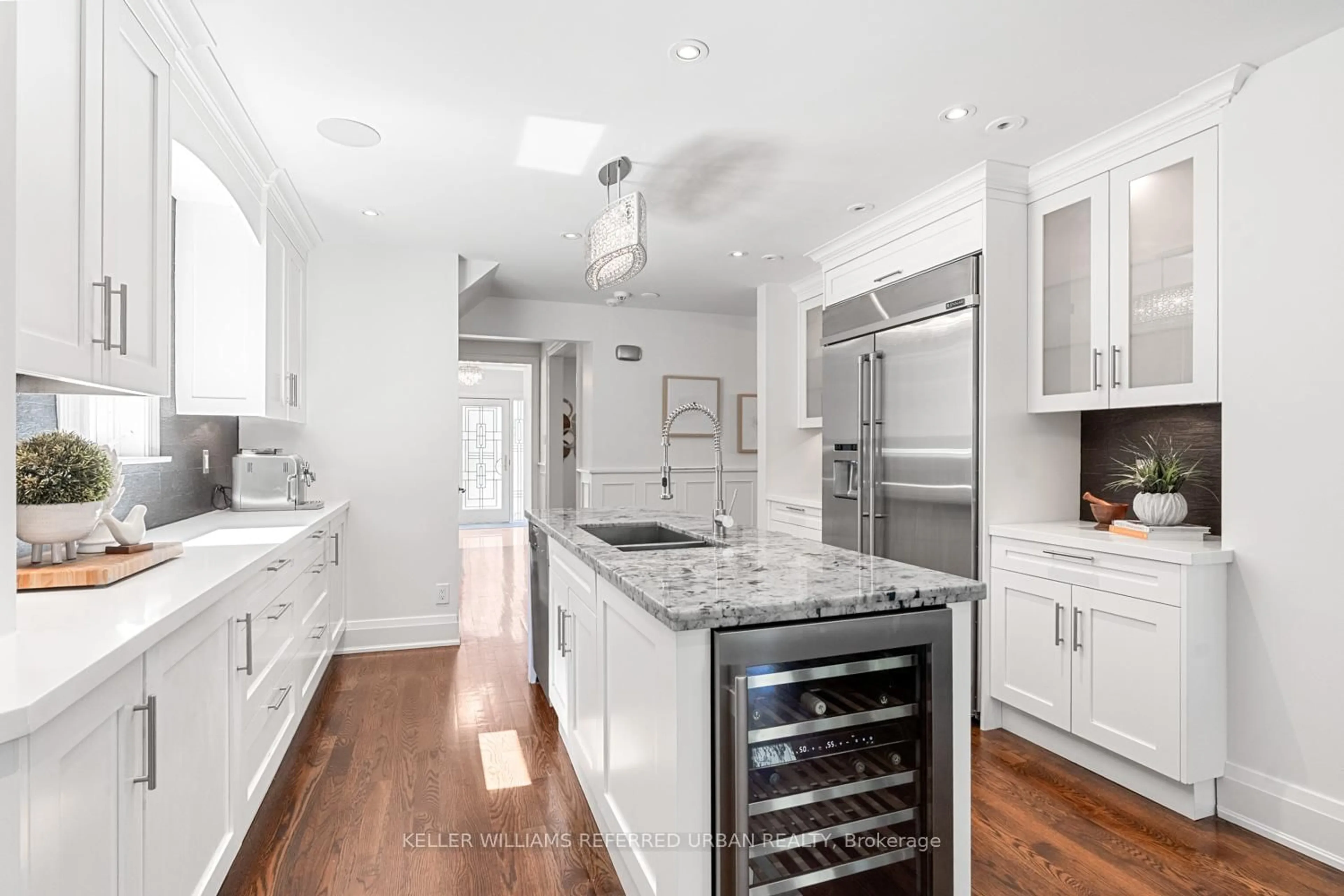 Contemporary kitchen, ceramic/tile floor for 5 Lawrence Cres, Toronto Ontario M4N 1M9