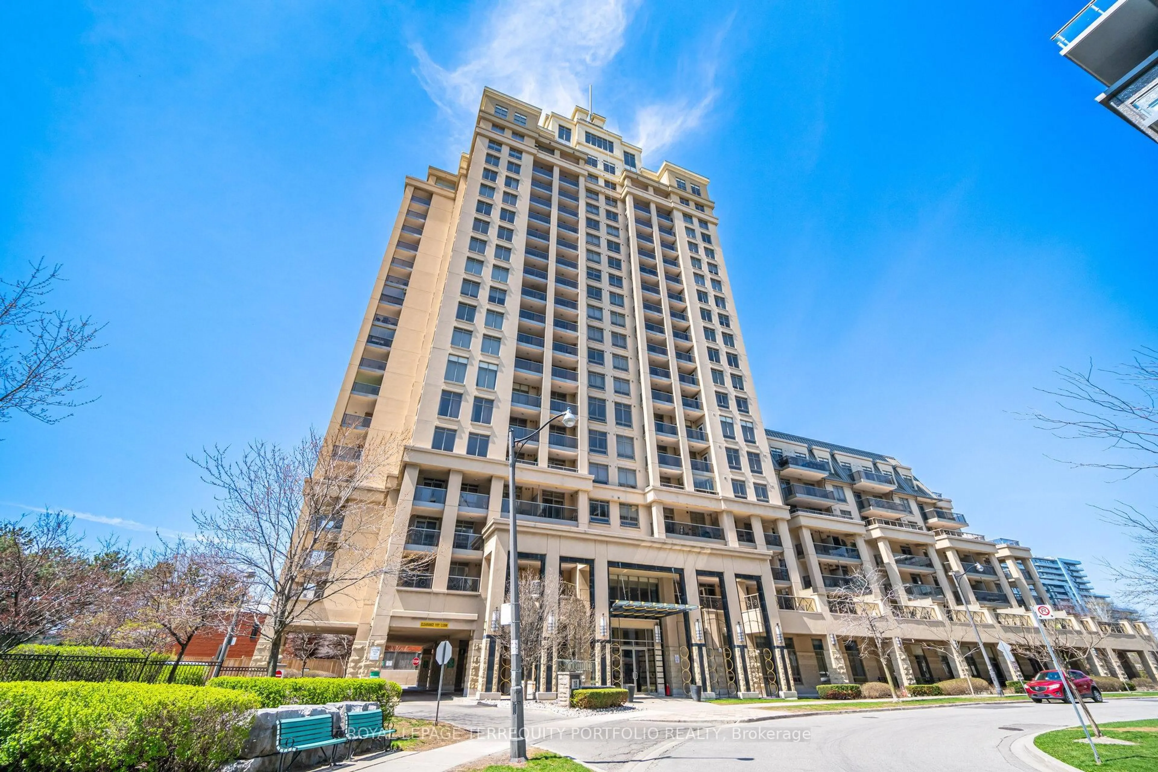 Indoor foyer for 18 Kenaston Gdns #1208, Toronto Ontario M2K 3C7