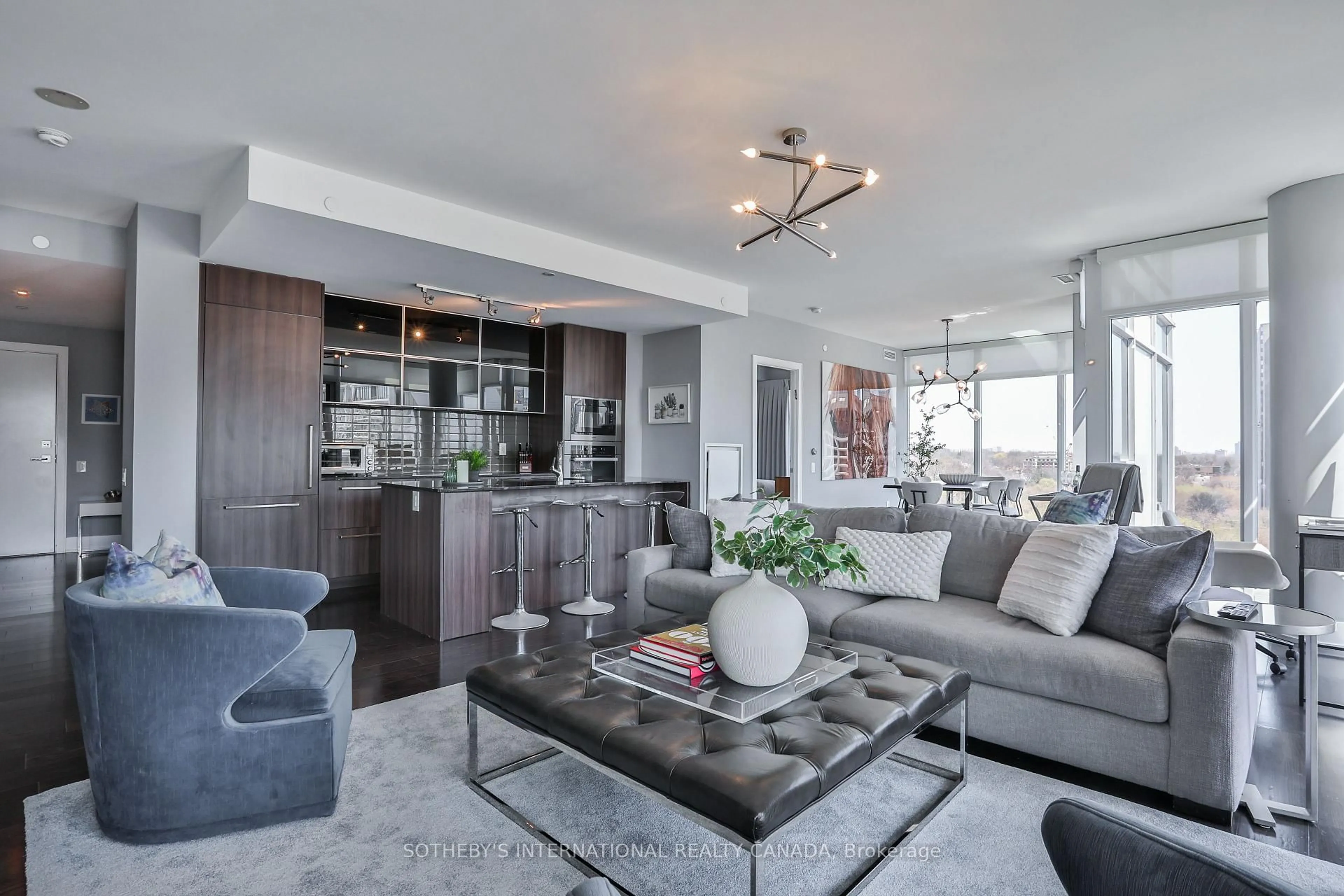 Living room with furniture, unknown for 170 Avenue Rd #811, Toronto Ontario M5R 0A4