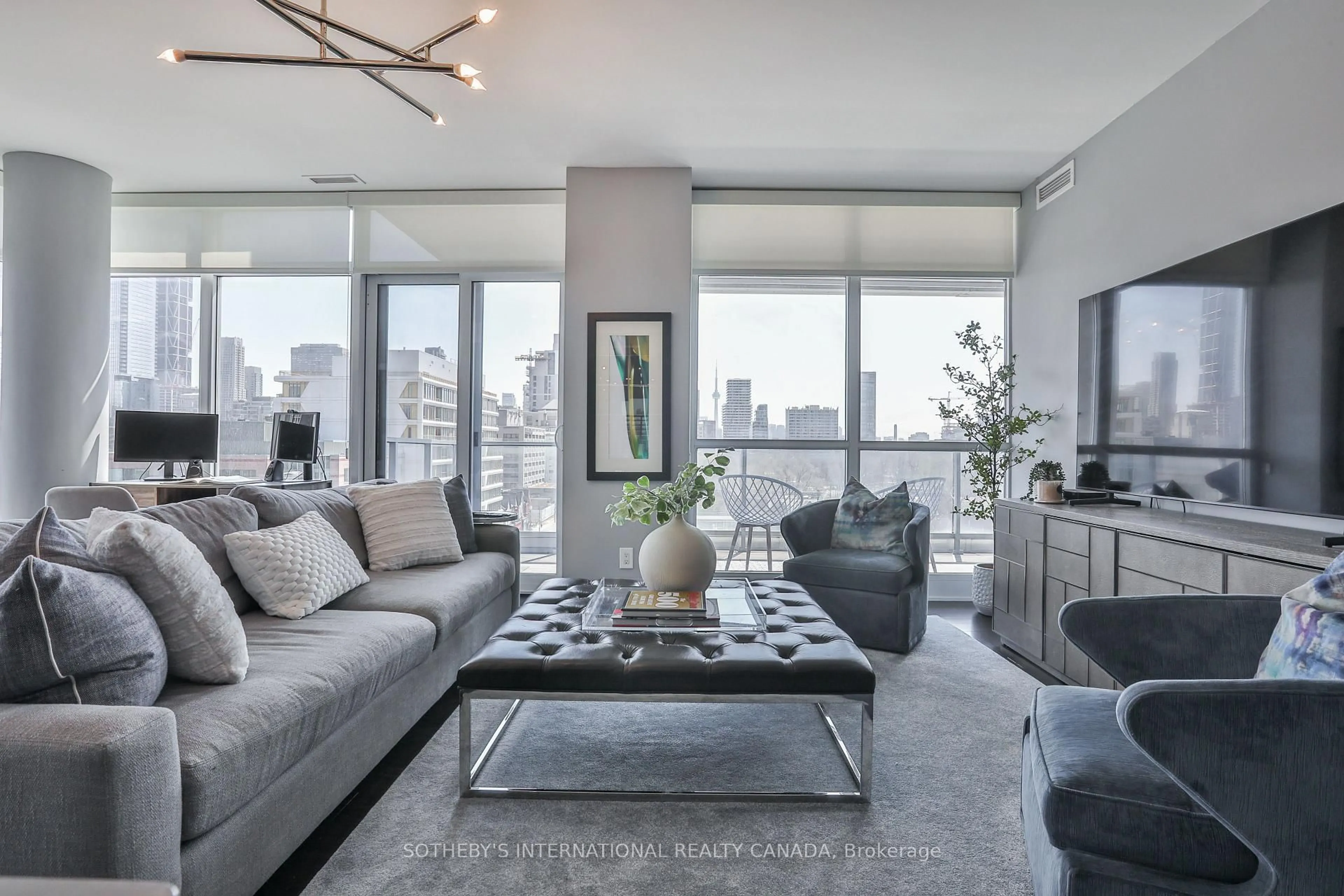 Living room with furniture, unknown for 170 Avenue Rd #811, Toronto Ontario M5R 0A4