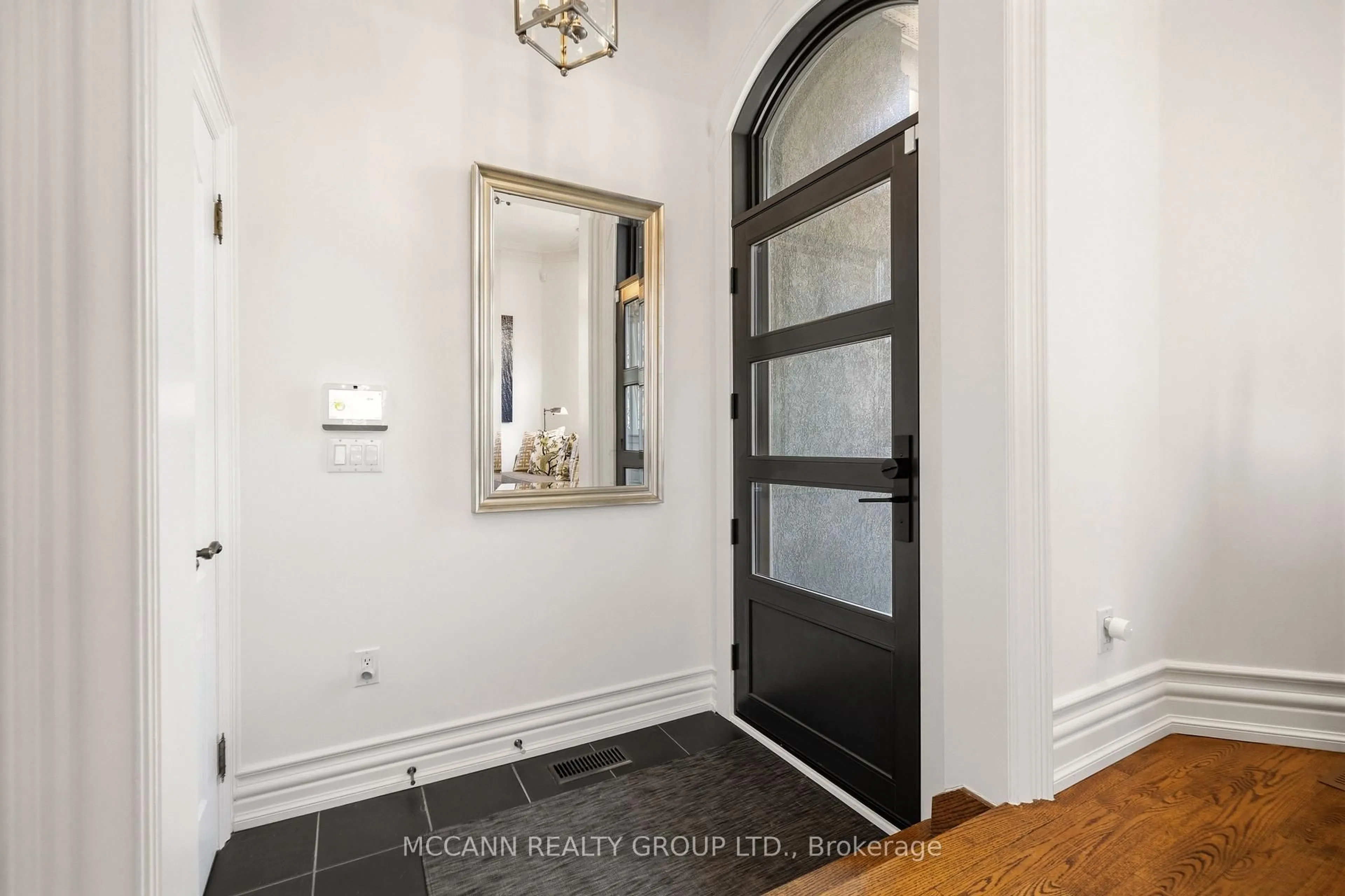 Indoor entryway for 249 Bedford Park Ave, Toronto Ontario M5M 1J6
