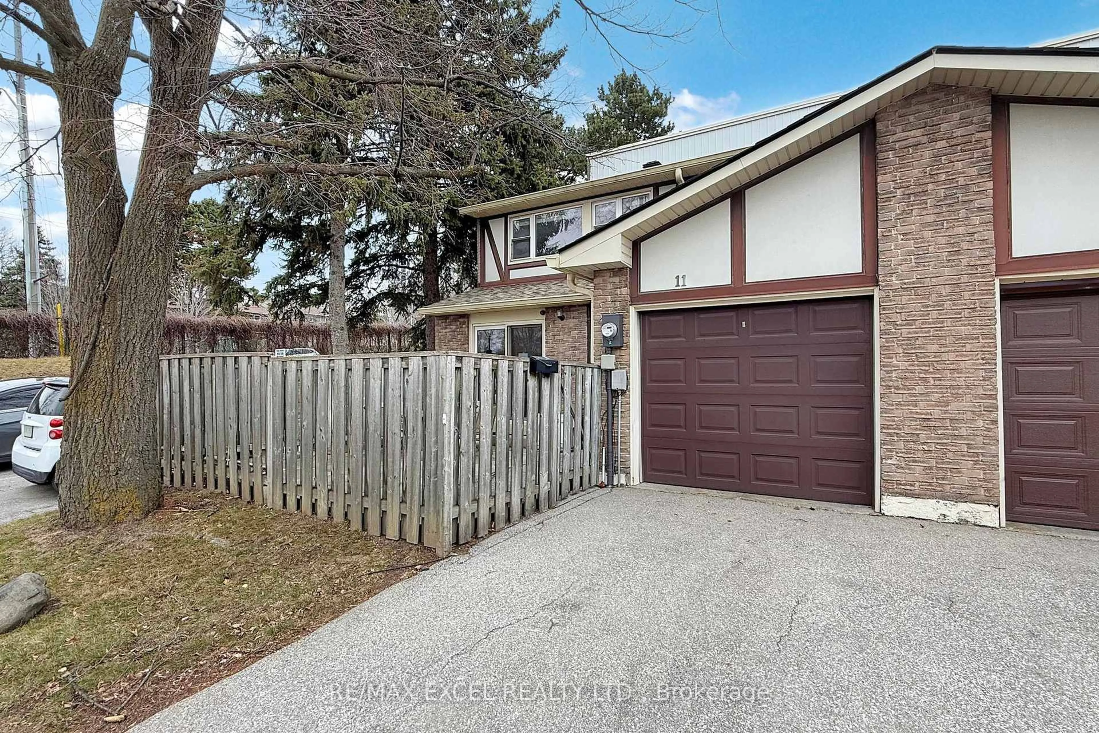 A pic from outside/outdoor area/front of a property/back of a property/a pic from drone, street for 11 Sand Fernway, Toronto Ontario M2J 4N7