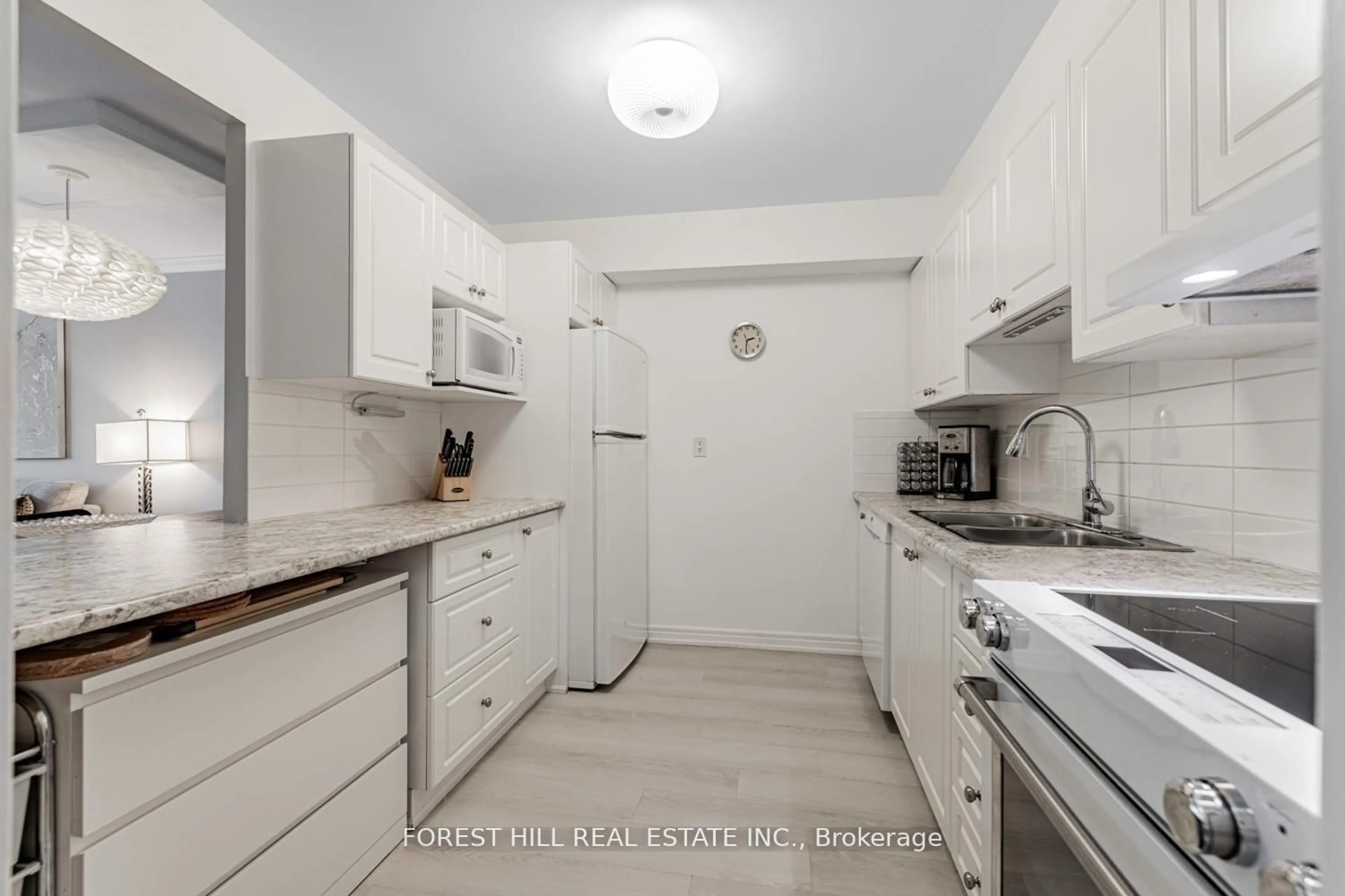 Standard kitchen, unknown for 20 Fashion Rose Way #415, Toronto Ontario M2N 6B5