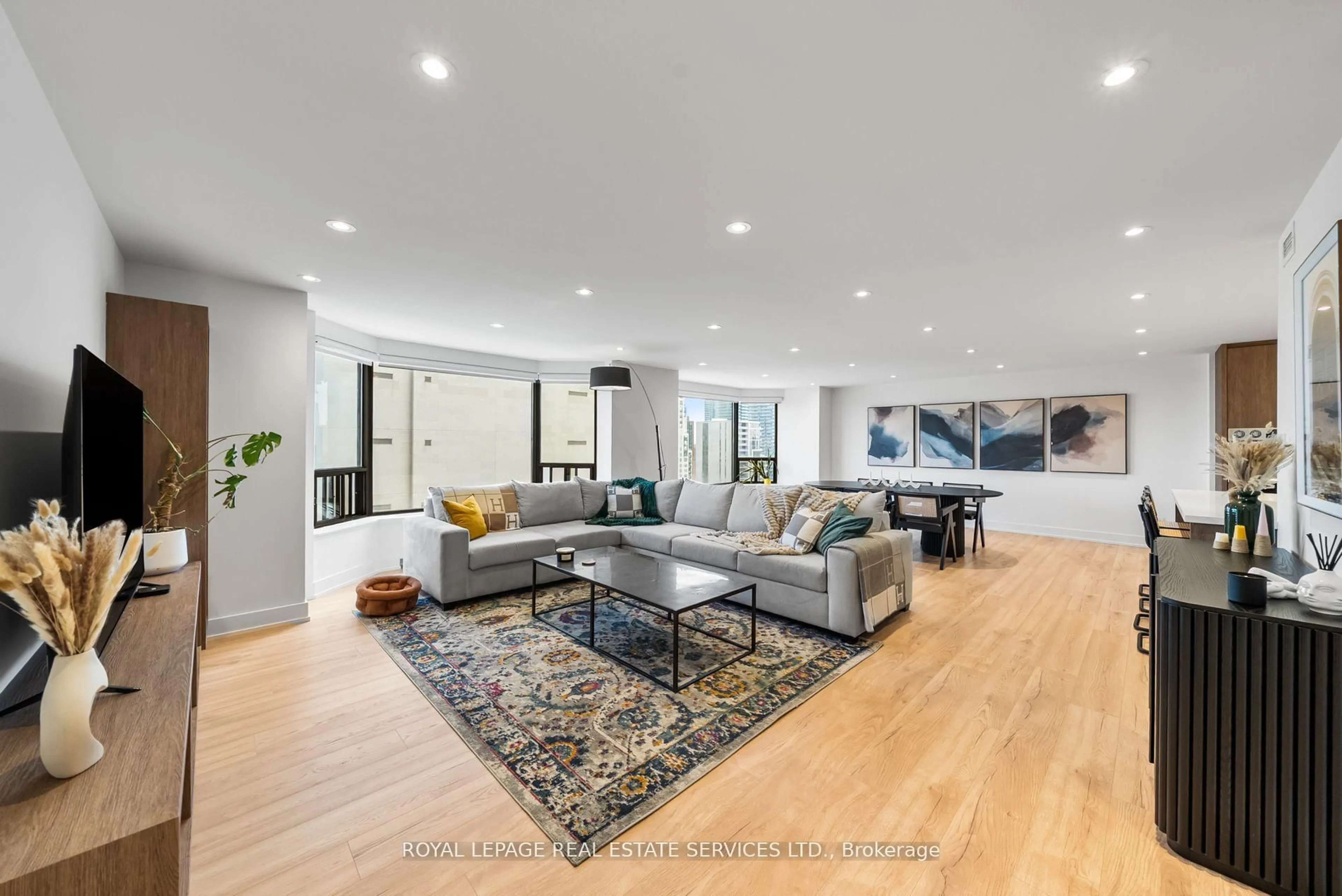 Living room with furniture, unknown for 175 Cumberland St #2008, Toronto Ontario M5R 3M9