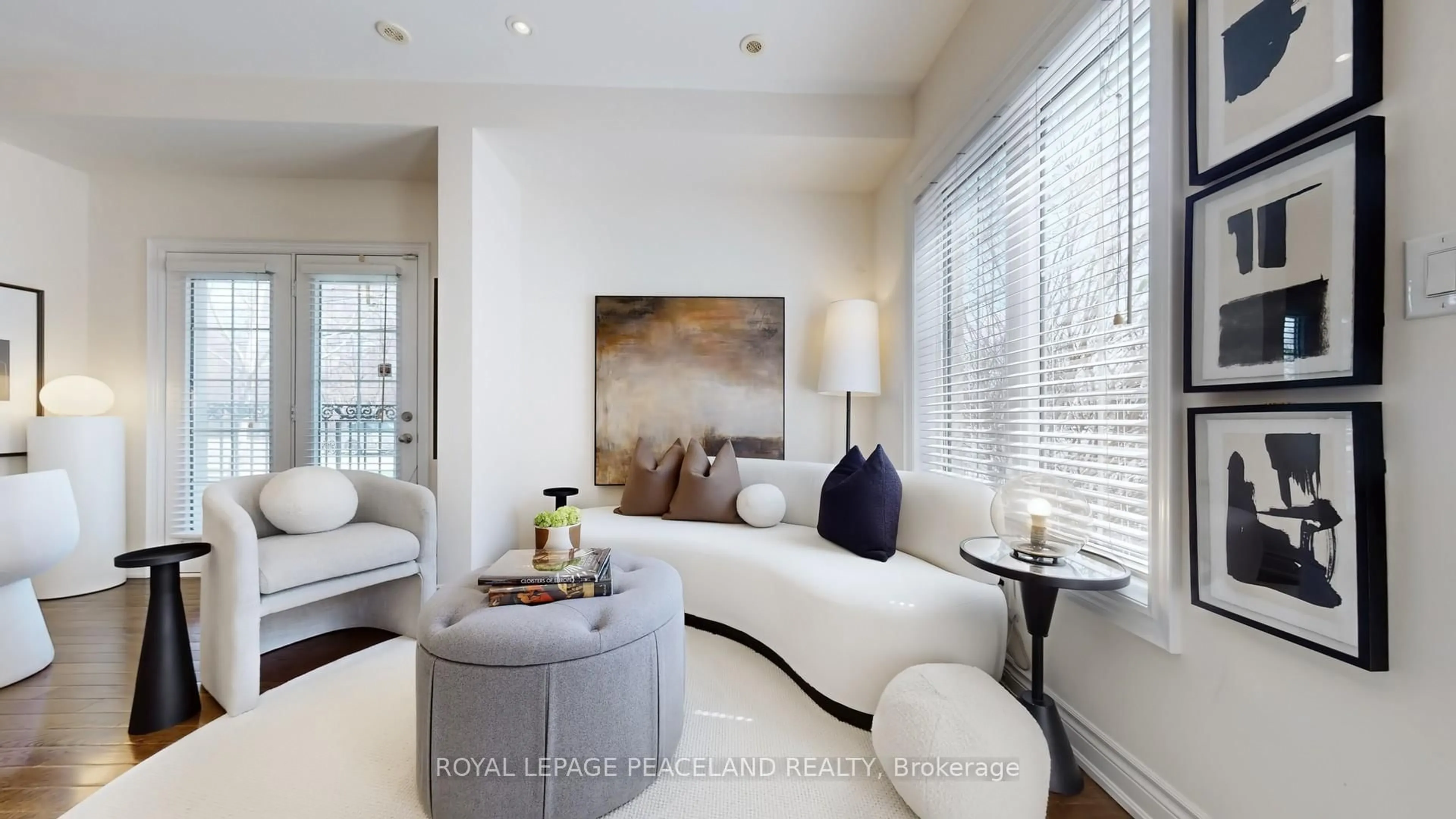 Living room with furniture, unknown for 82 Hargrave Lane, Toronto Ontario M4N 0A4