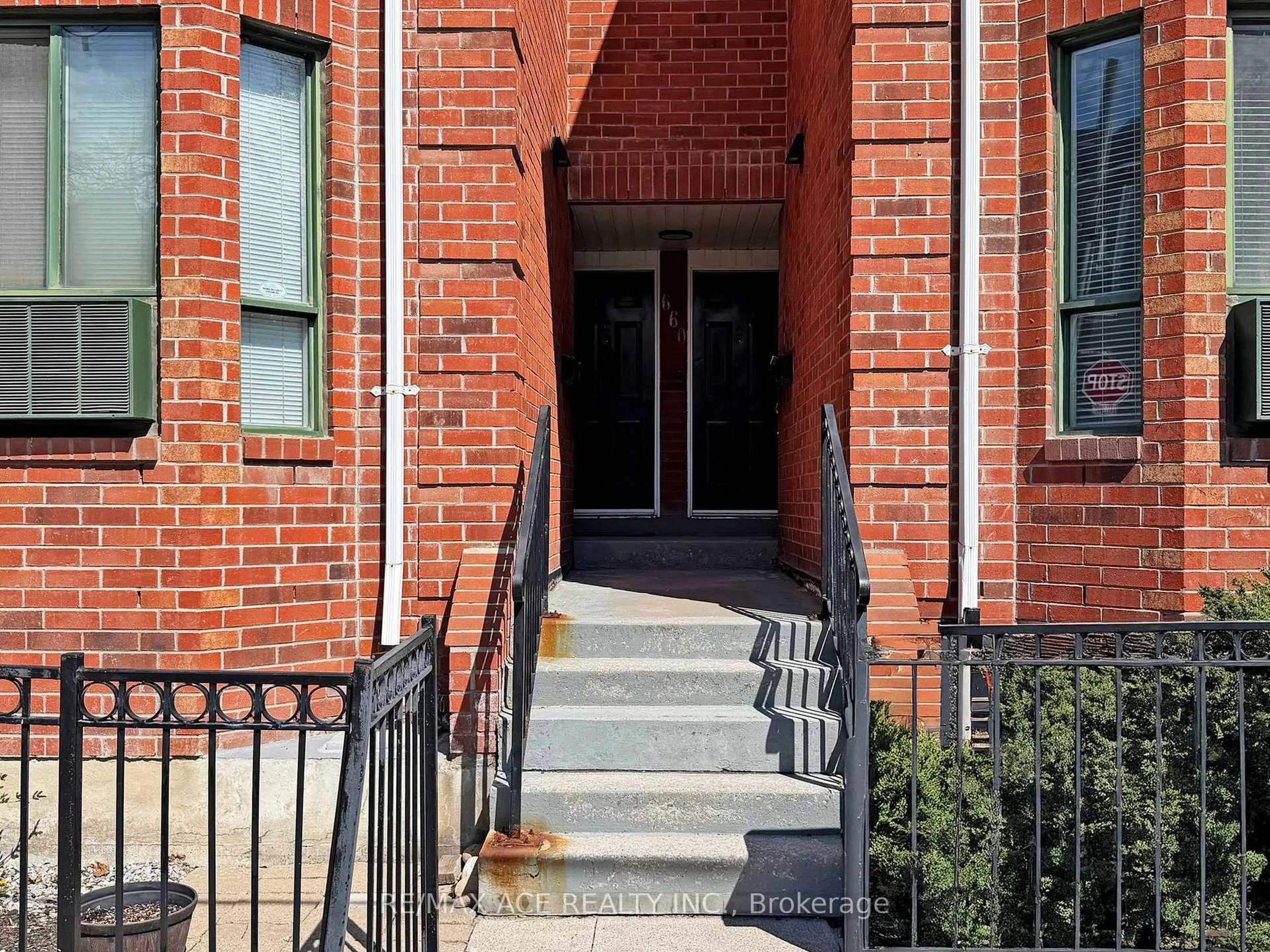 Unknown for 660B Wellington St #14, Toronto Ontario M5V 1G4