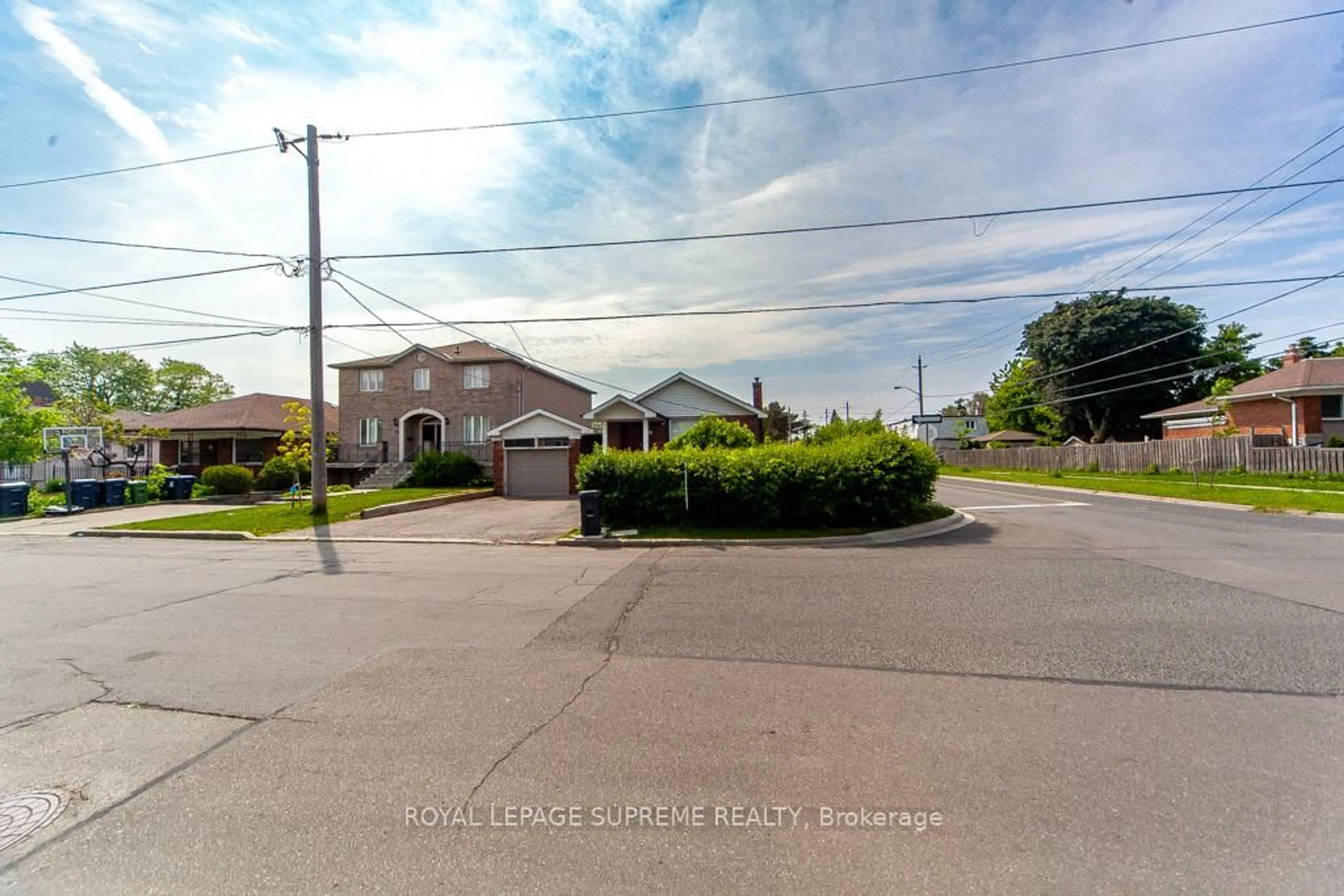 A pic from outside/outdoor area/front of a property/back of a property/a pic from drone, street for 109 Regina Ave, Toronto Ontario M6A 1R5