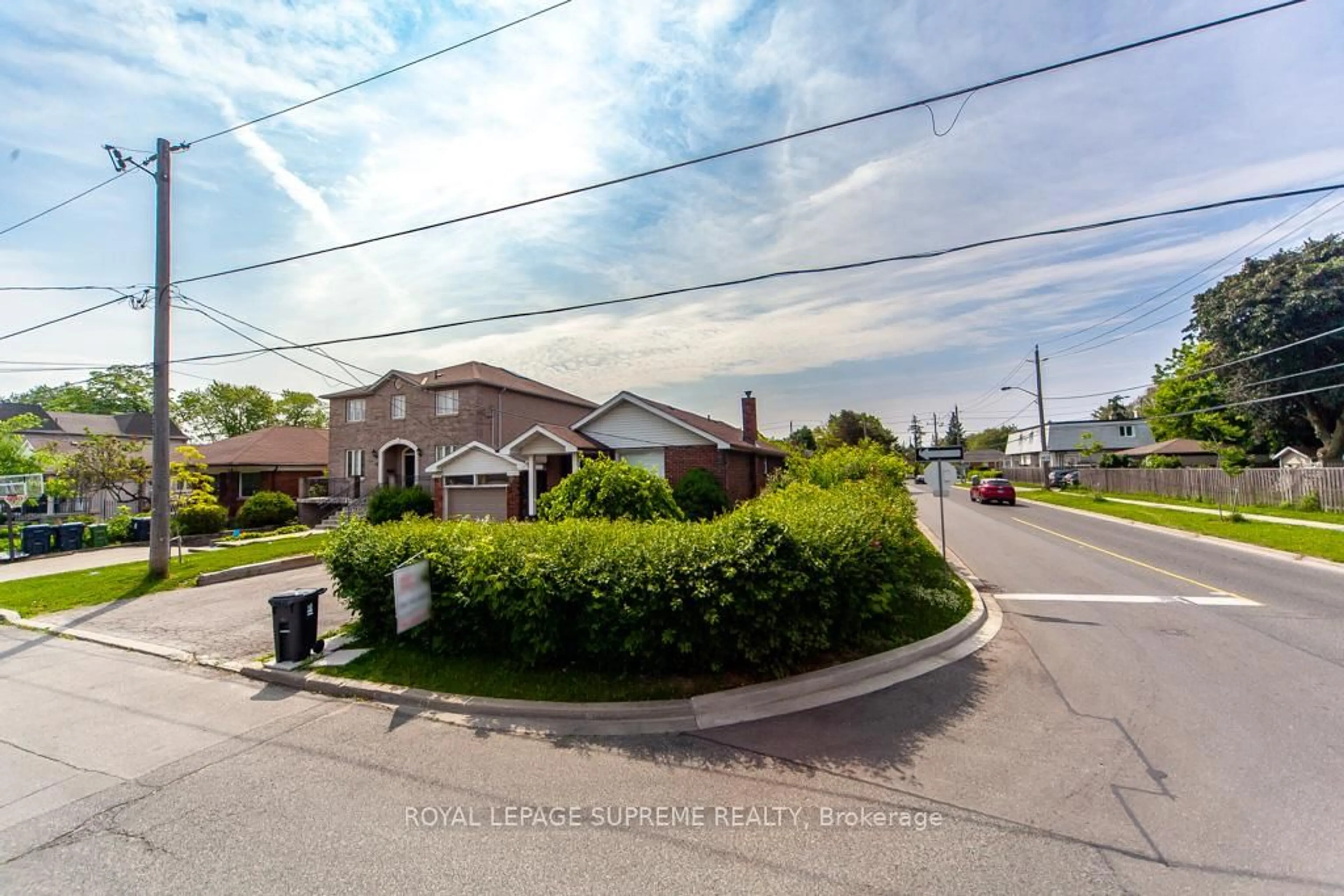 A pic from outside/outdoor area/front of a property/back of a property/a pic from drone, street for 109 Regina Ave, Toronto Ontario M6A 1R5
