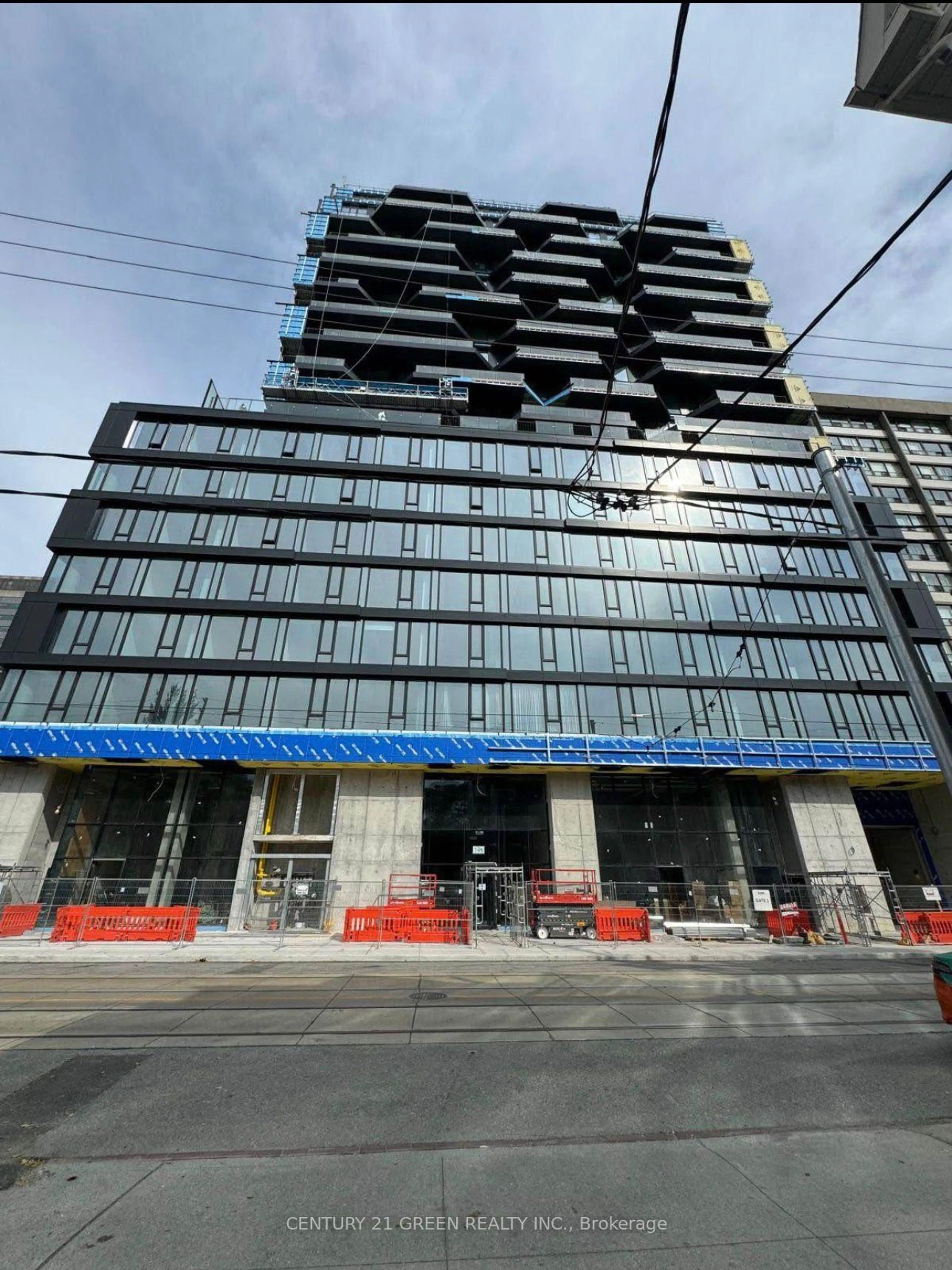 Indoor foyer for 195 McCaul St #414, Toronto Ontario M5T 0E5