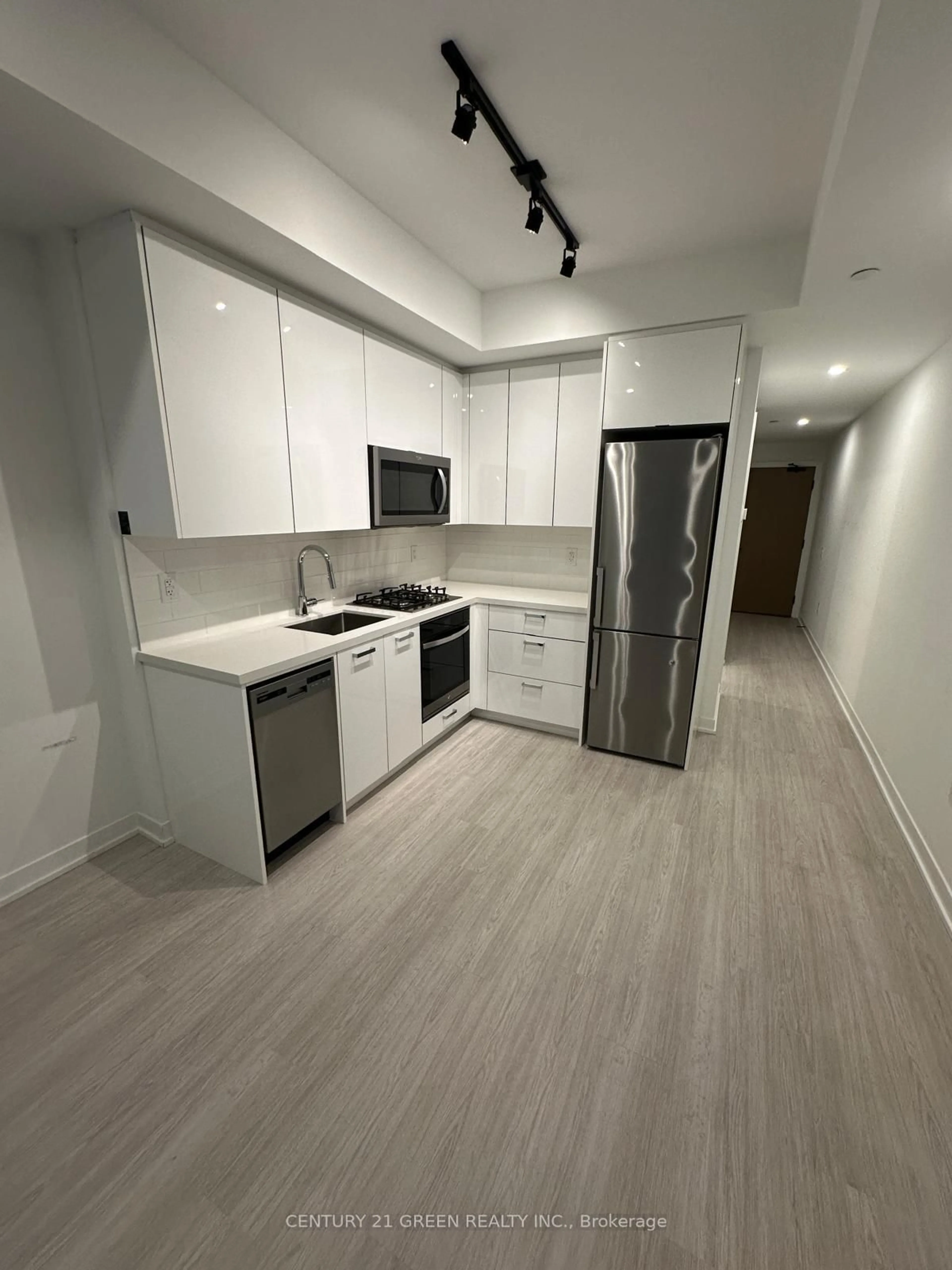 Standard kitchen, wood/laminate floor for 195 McCaul St #414, Toronto Ontario M5T 0E5