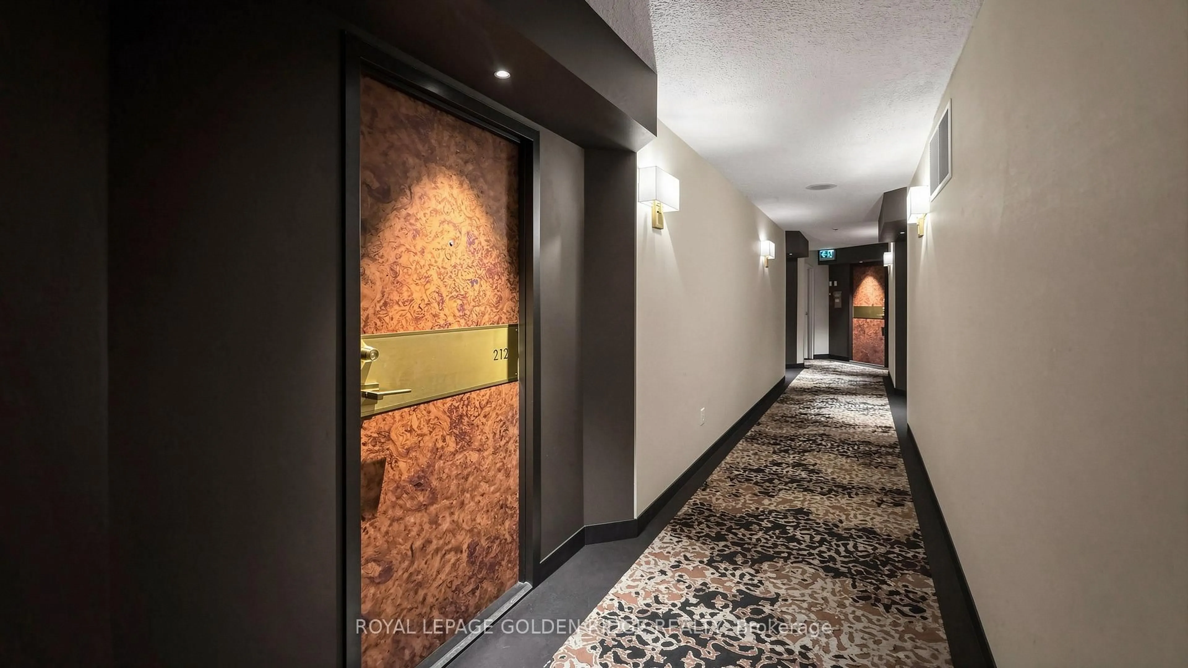 Indoor foyer for 10 Kenneth Ave #212, Toronto Ontario M2N 6K6