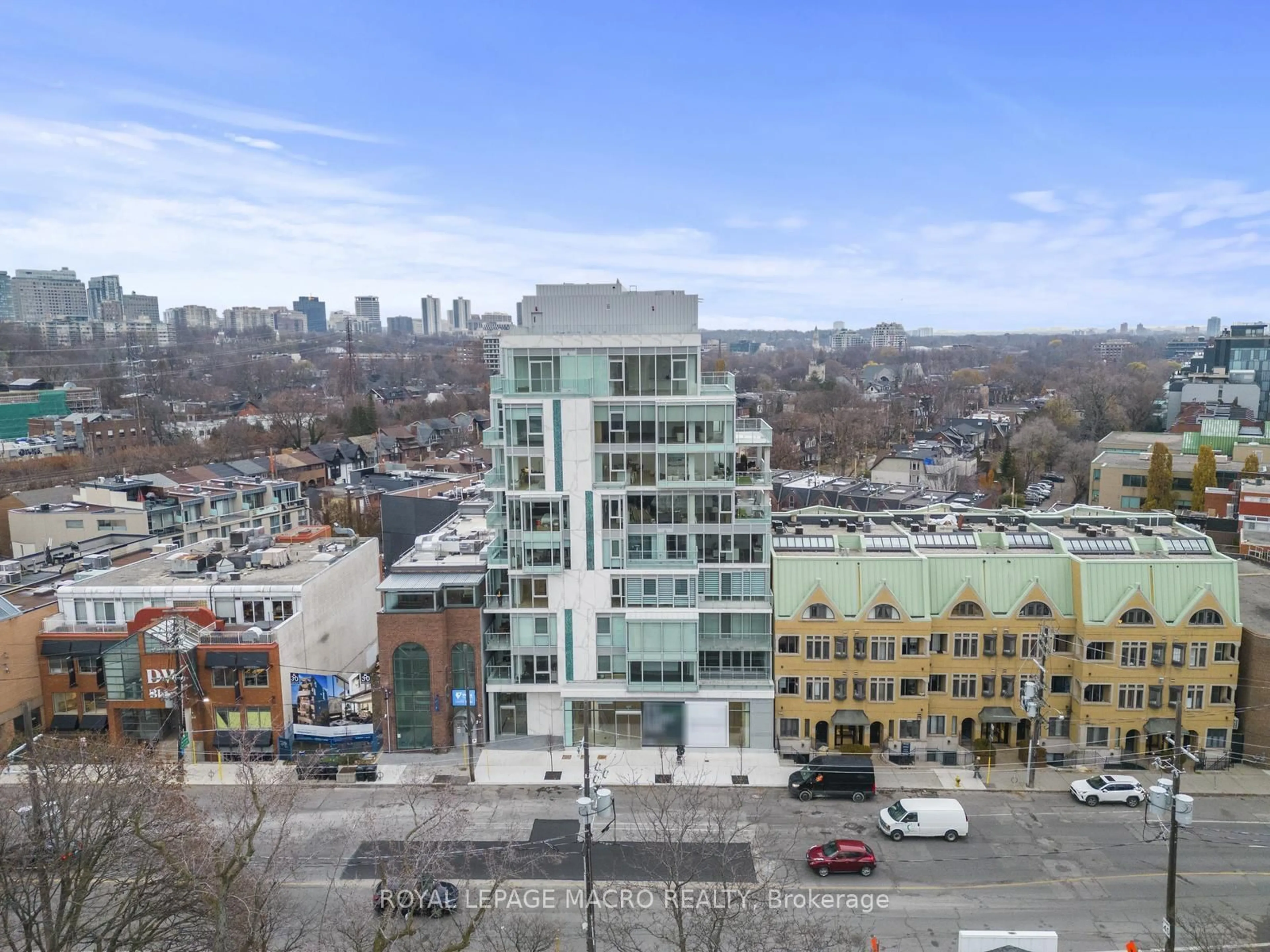 A pic from outside/outdoor area/front of a property/back of a property/a pic from drone, city buildings view from balcony for 346 Davenport Rd #403, Toronto Ontario M5R 1K6