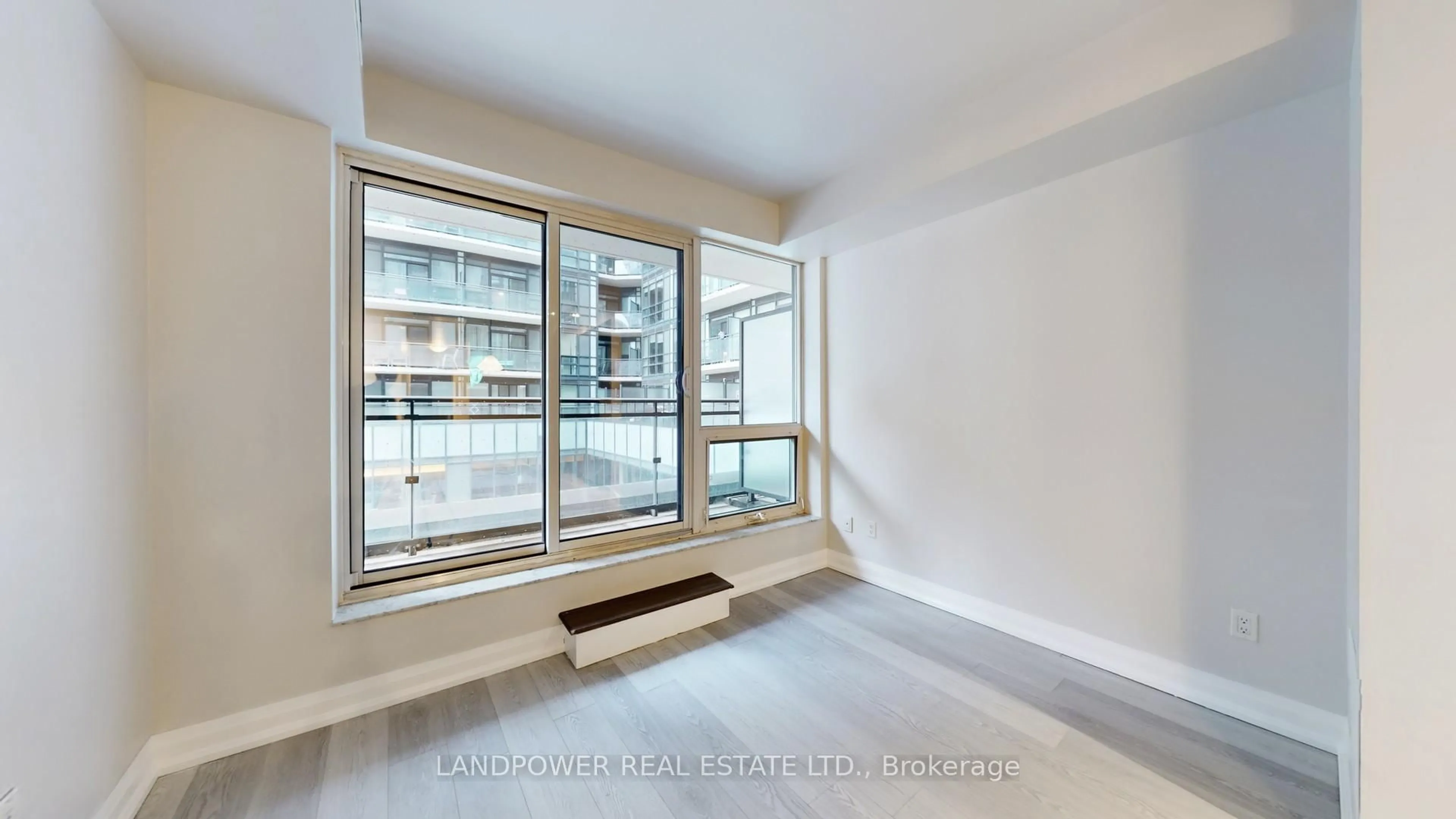 Unknown for 460 Adelaide St #639, Toronto Ontario M5A 1N6